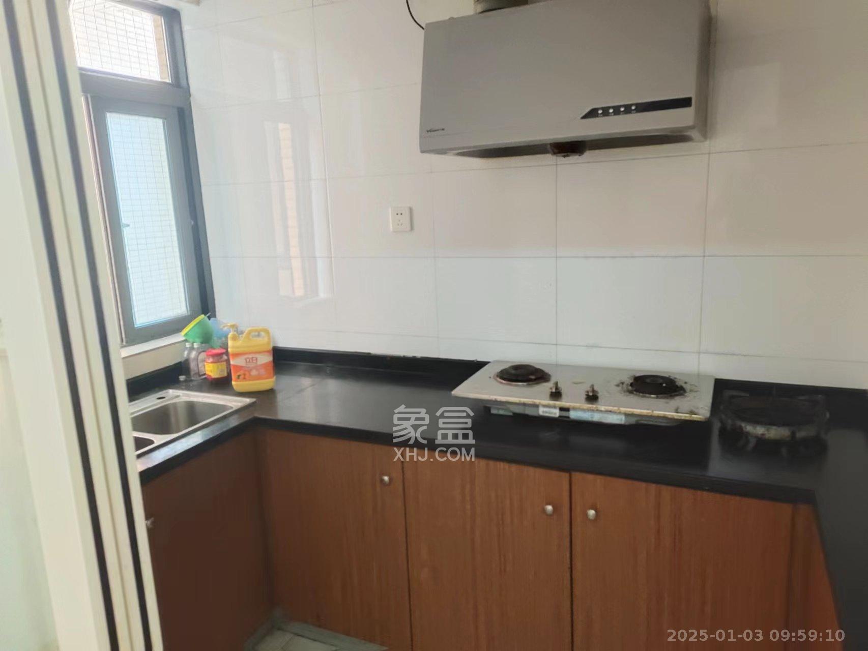 华城广场 3室1厅1卫 2600.0元/月 华城广场 3室1厅1卫 2600.0元/月室内图