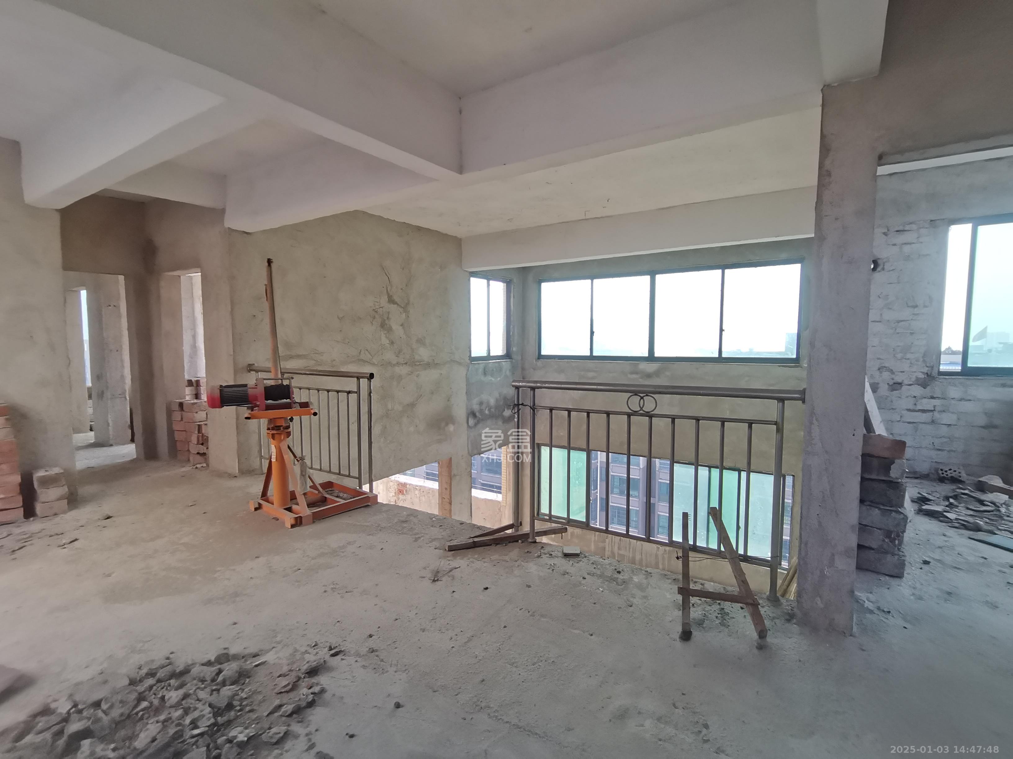 金域世家 6室2厅3卫 100.0万 金域世家 6室2厅3卫 100.0万客厅