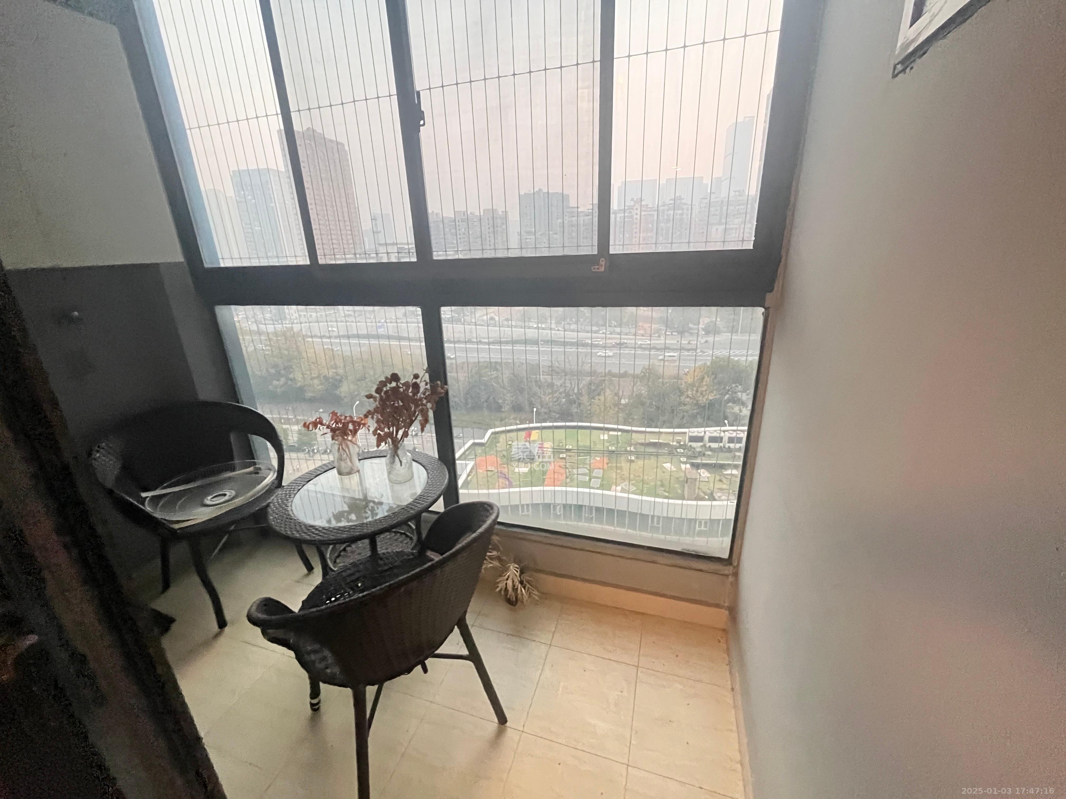 绿地中央广场 1室1厅1卫 1550.0元/月 绿地中央广场 1室1厅1卫 1550.0元/月室内图