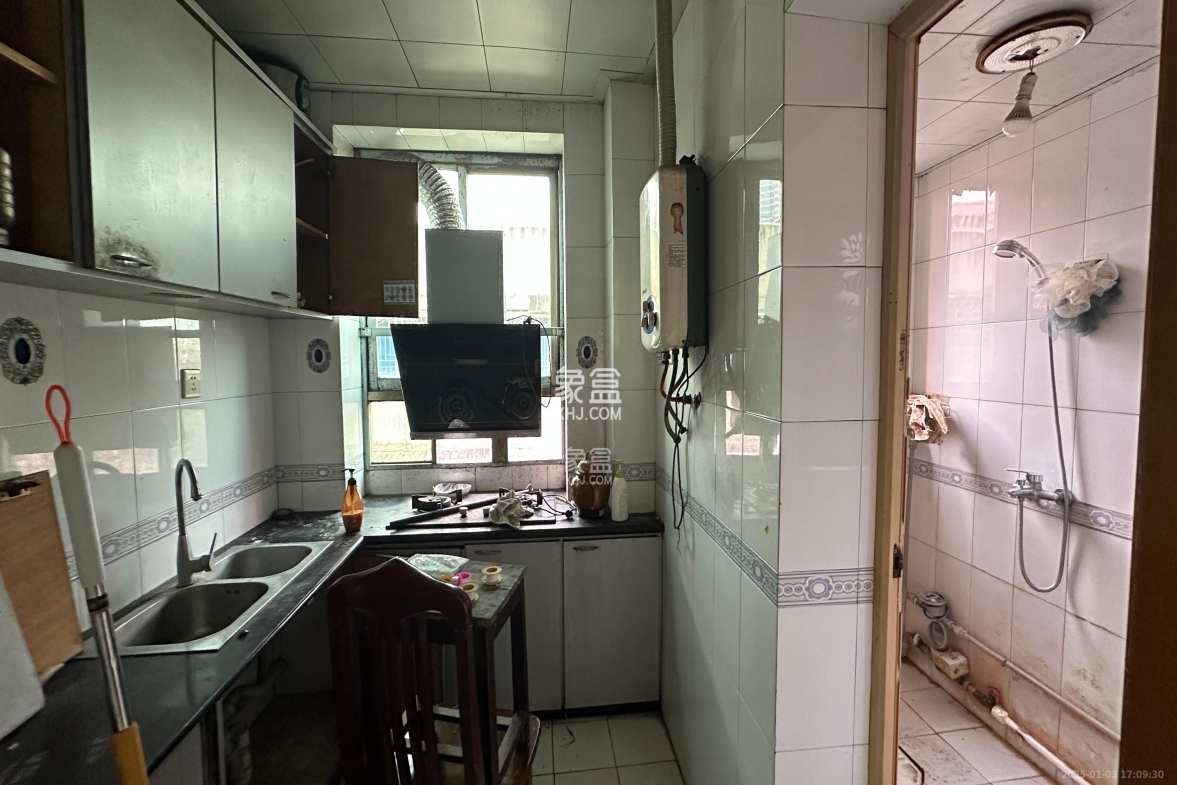 天平公寓(芙蓉区高级人民法院老宿舍)  3室2厅2卫    2800.0元/月 天平公寓(芙蓉区高级人民法院老宿舍)  3室2厅2卫    2800.0元/月室内图