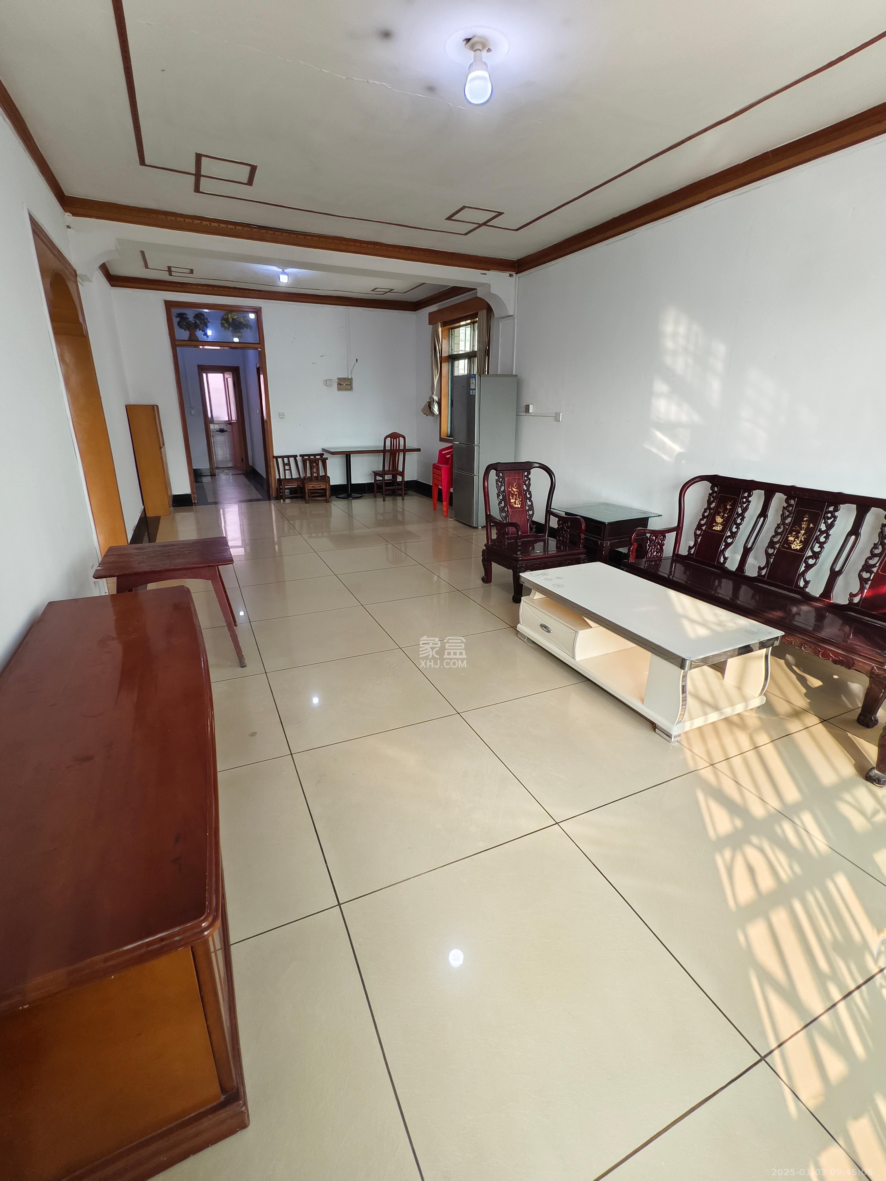 大桥一,二区 3室2厅1卫 2200.0元/月 大桥一,二区 3室2厅1卫 2200.0元/月室内图