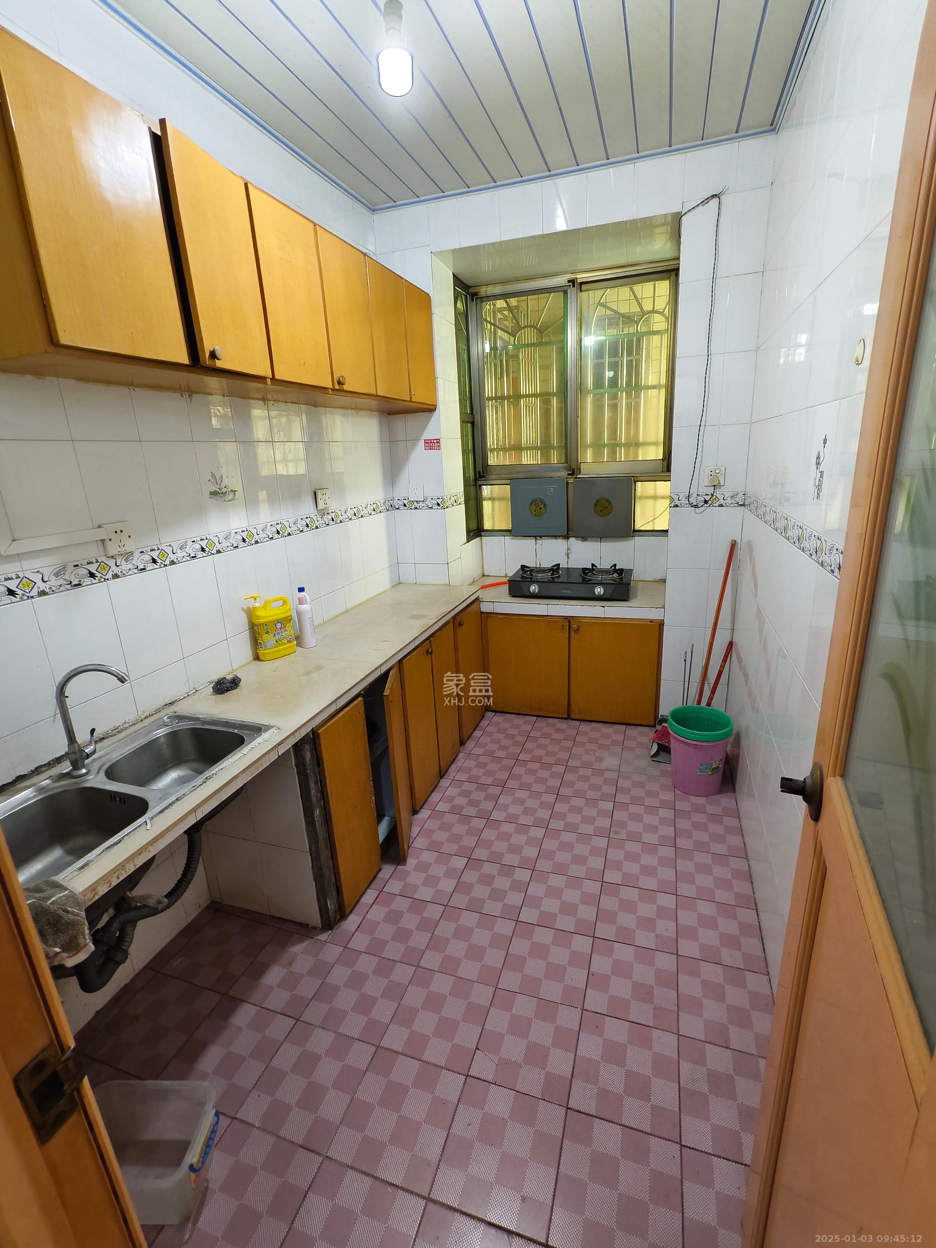 大桥一,二区 3室2厅1卫 2200.0元/月 大桥一,二区 3室2厅1卫 2200.0元/月室内图