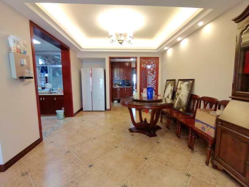 财富家园  3室2厅2卫    86.8万客厅