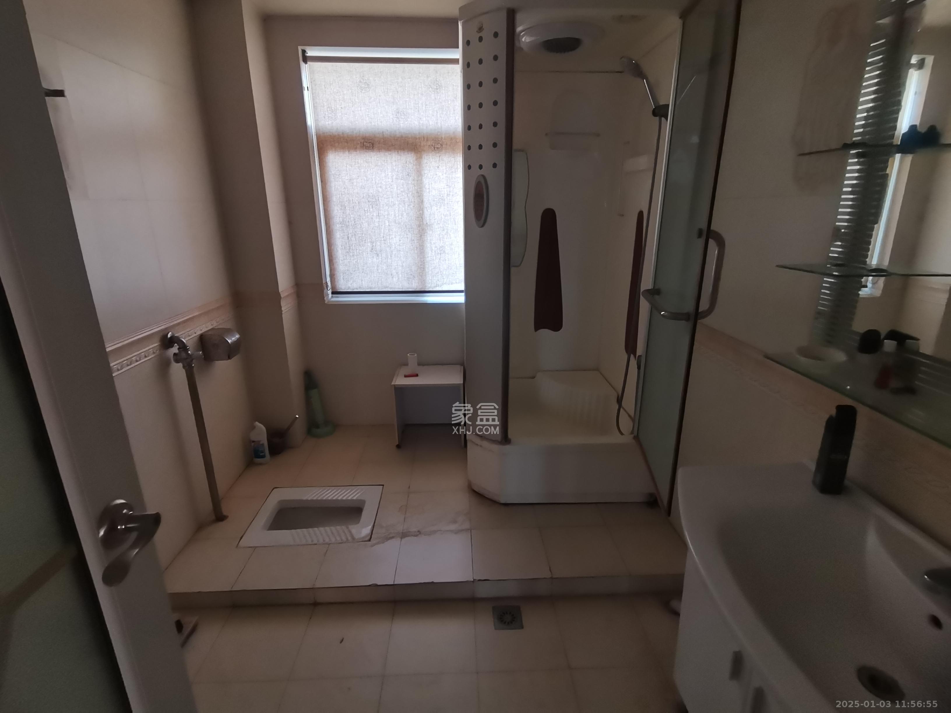 阳光嘉园 4室2厅3卫 4200.0元/月 阳光嘉园 4室2厅3卫 4200.0元/月室内图