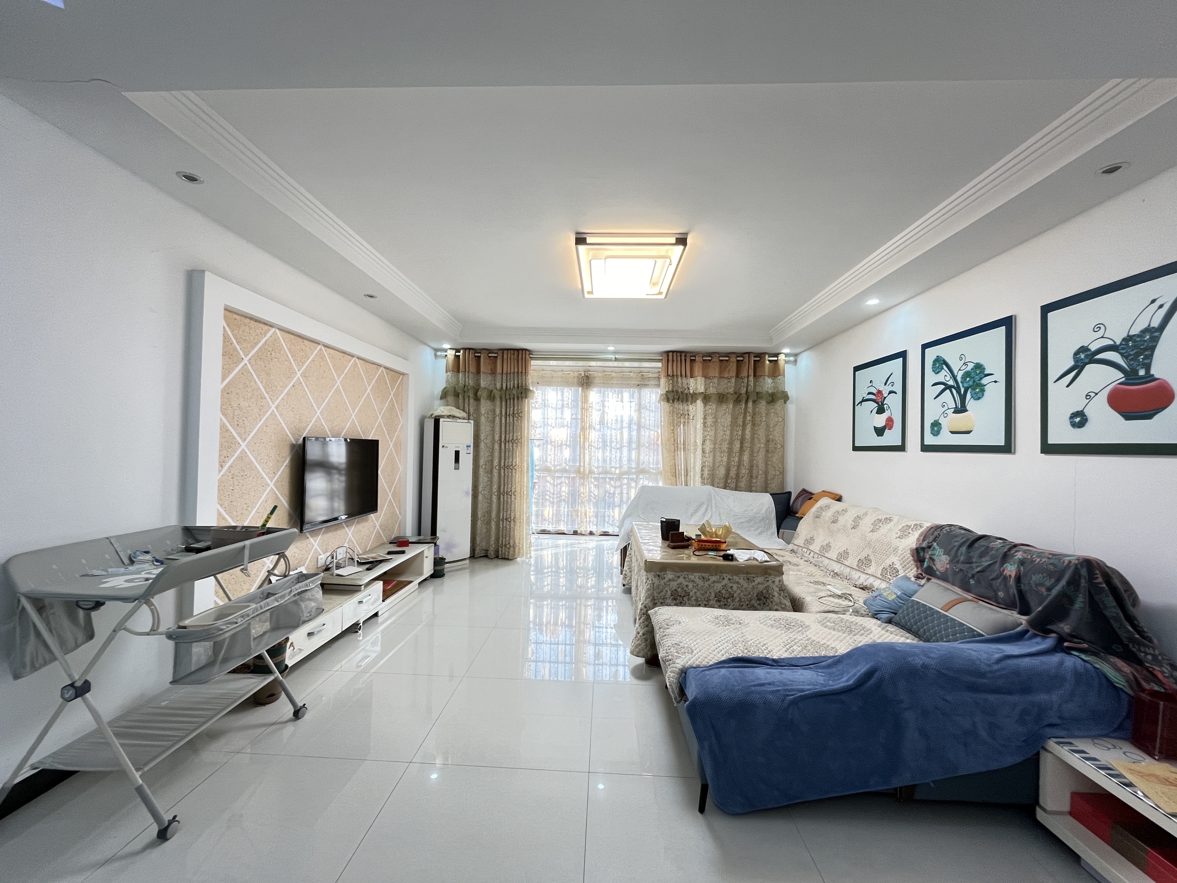 山水名苑 3室2厅2卫 66.8万 山水名苑 3室2厅2卫 66.8万客厅