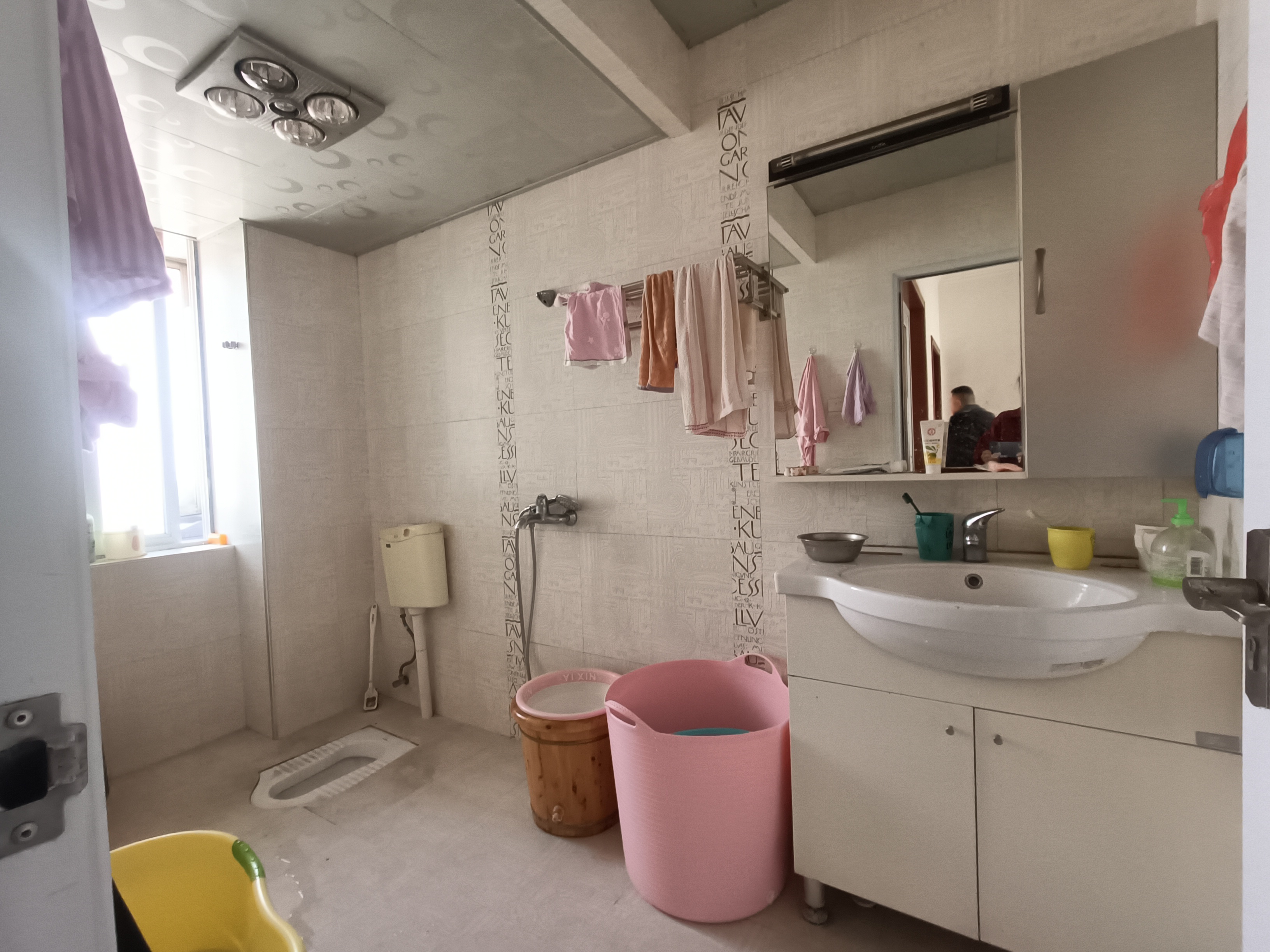 广成大厦 3室2厅2卫 2100.0元/月 广成大厦 3室2厅2卫 2100.0元/月室内图