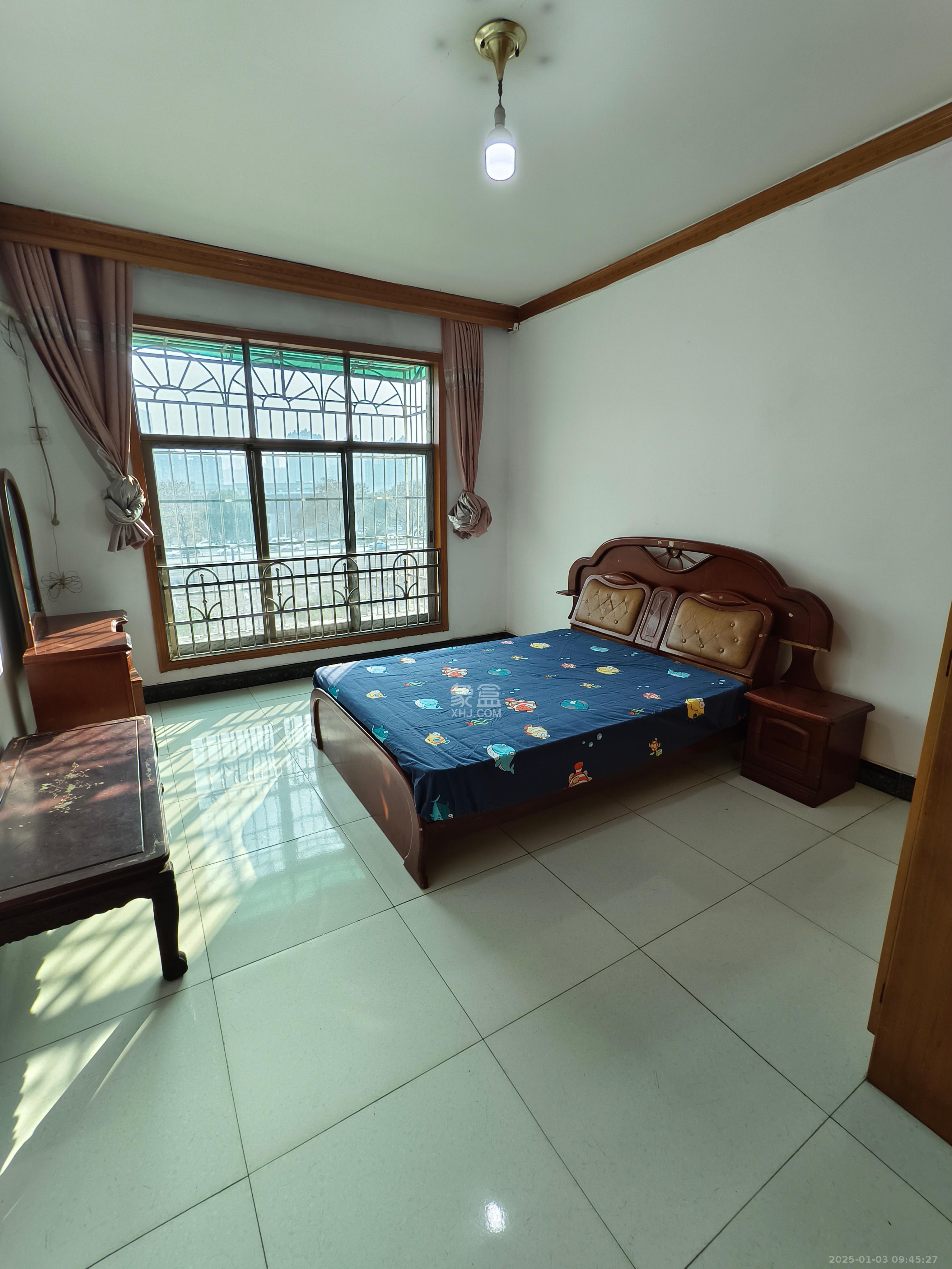 大桥一,二区 3室2厅1卫 2200.0元/月 大桥一,二区 3室2厅1卫 2200.0元/月室内图