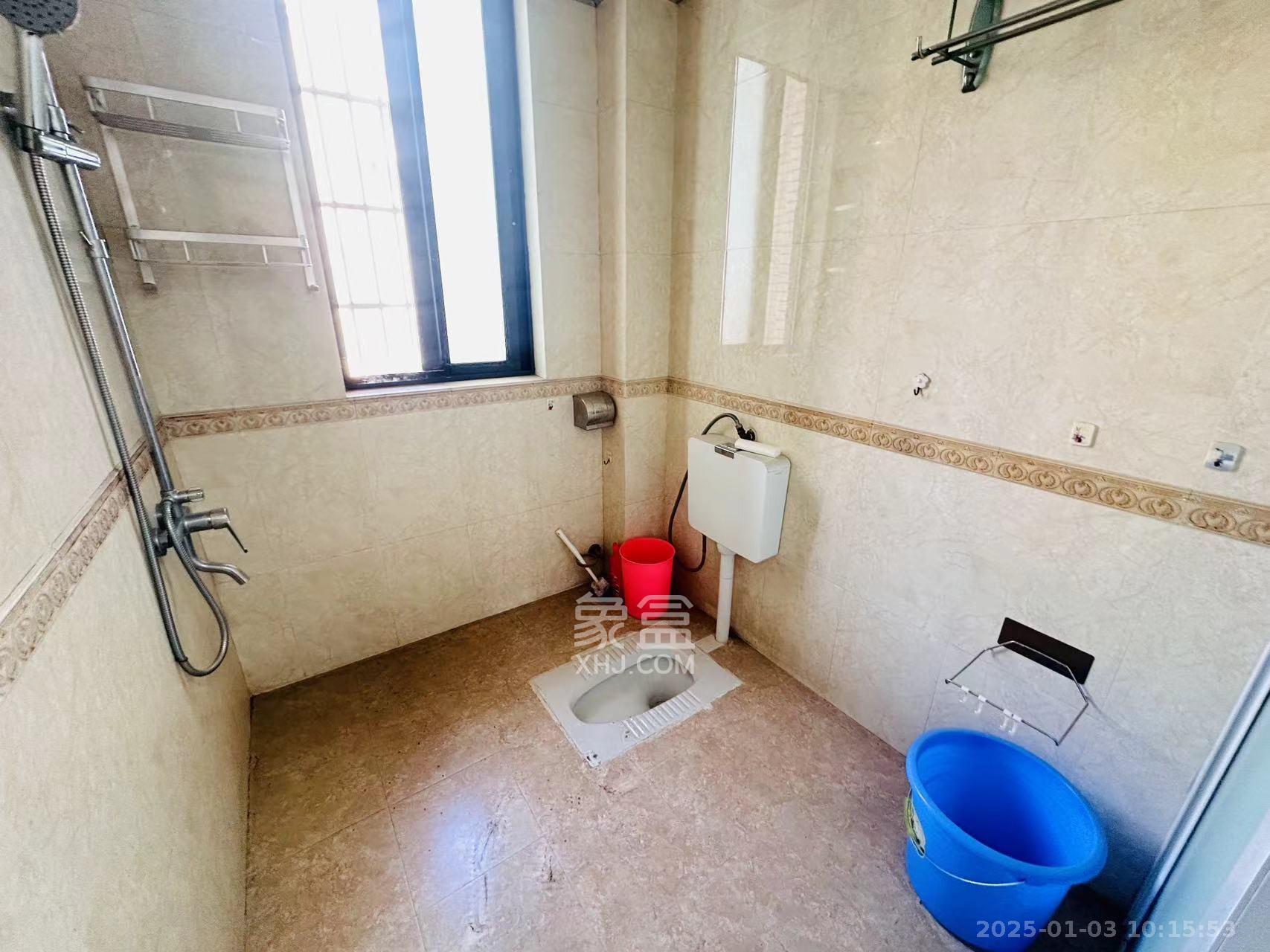 满庭芳小区 3室2厅2卫 2700.0元/月 满庭芳小区 3室2厅2卫 2700.0元/月室内图