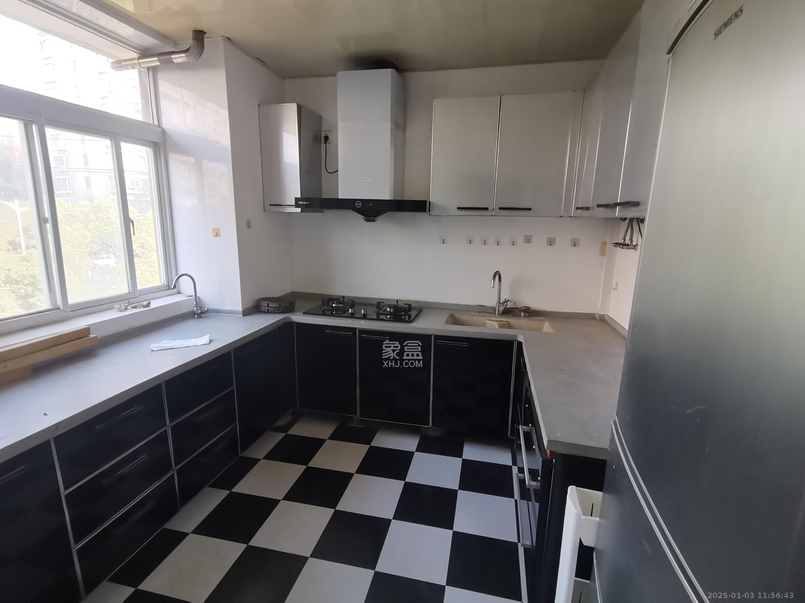 阳光嘉园 4室2厅3卫 4200.0元/月 阳光嘉园 4室2厅3卫 4200.0元/月室内图