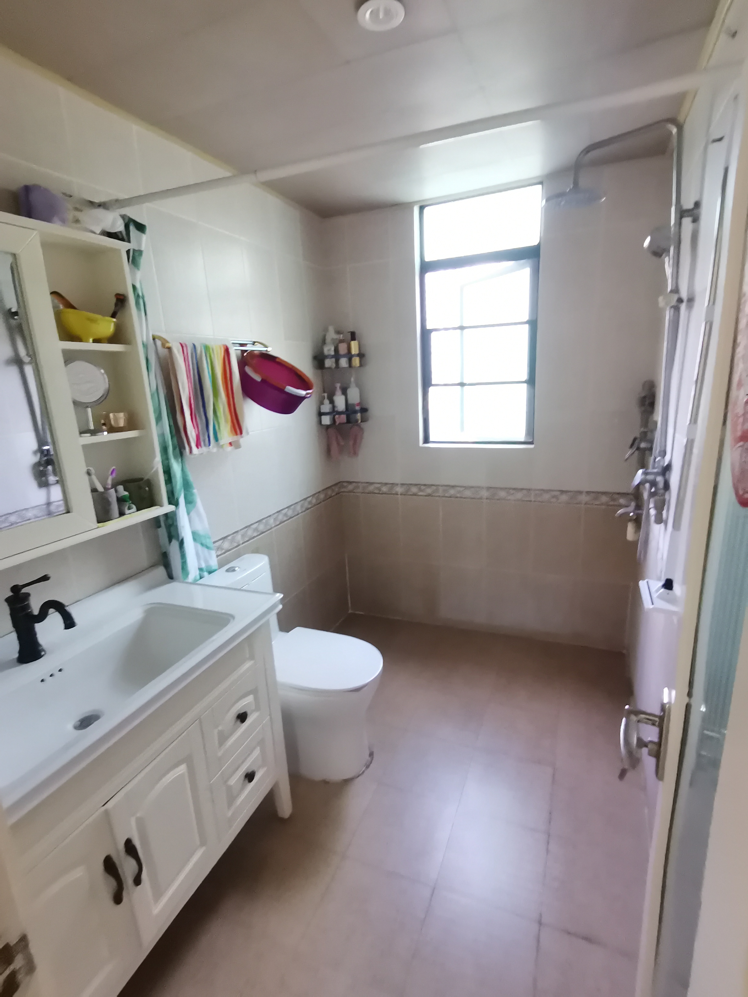 亚洲豪苑北区 2室2厅1卫 125.0万 亚洲豪苑北区 2室2厅1卫 125.0万客厅