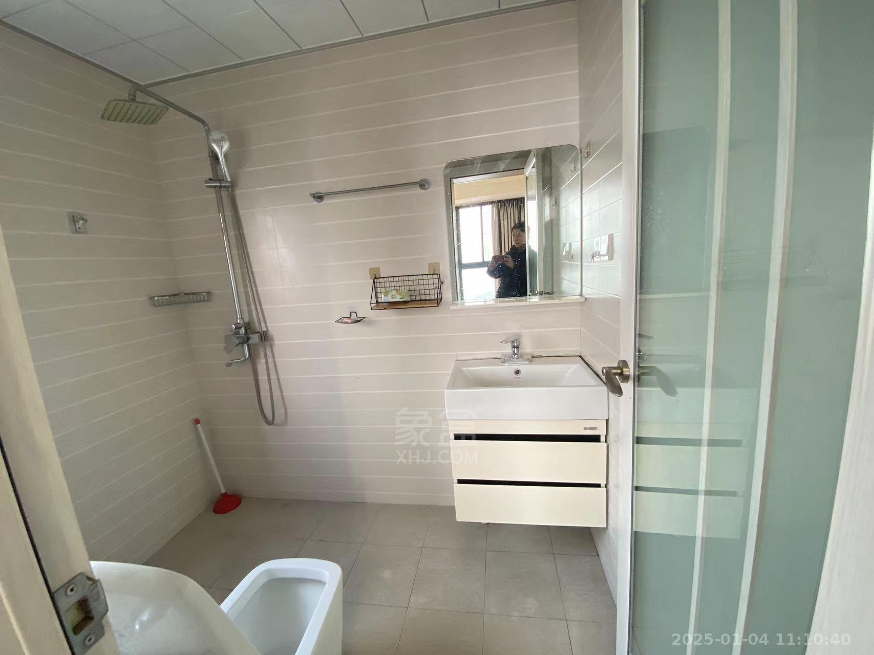 经世皇城  3室2厅1卫    2000.0元/月 经世皇城  3室2厅1卫    2000.0元/月室内图