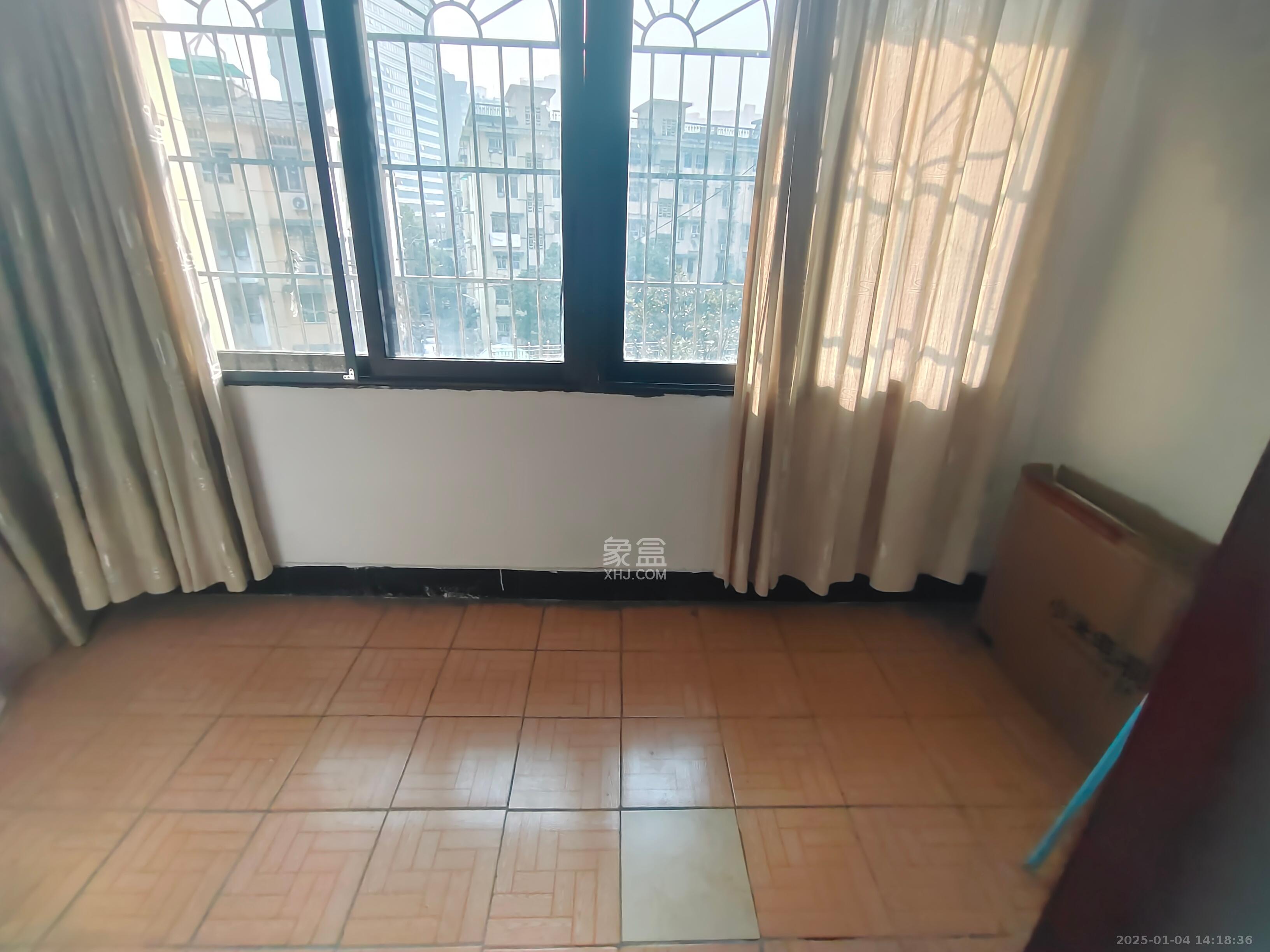 红旗综合安置楼  1室1厅1卫    1600.0元/月 红旗综合安置楼  1室1厅1卫    1600.0元/月室内图