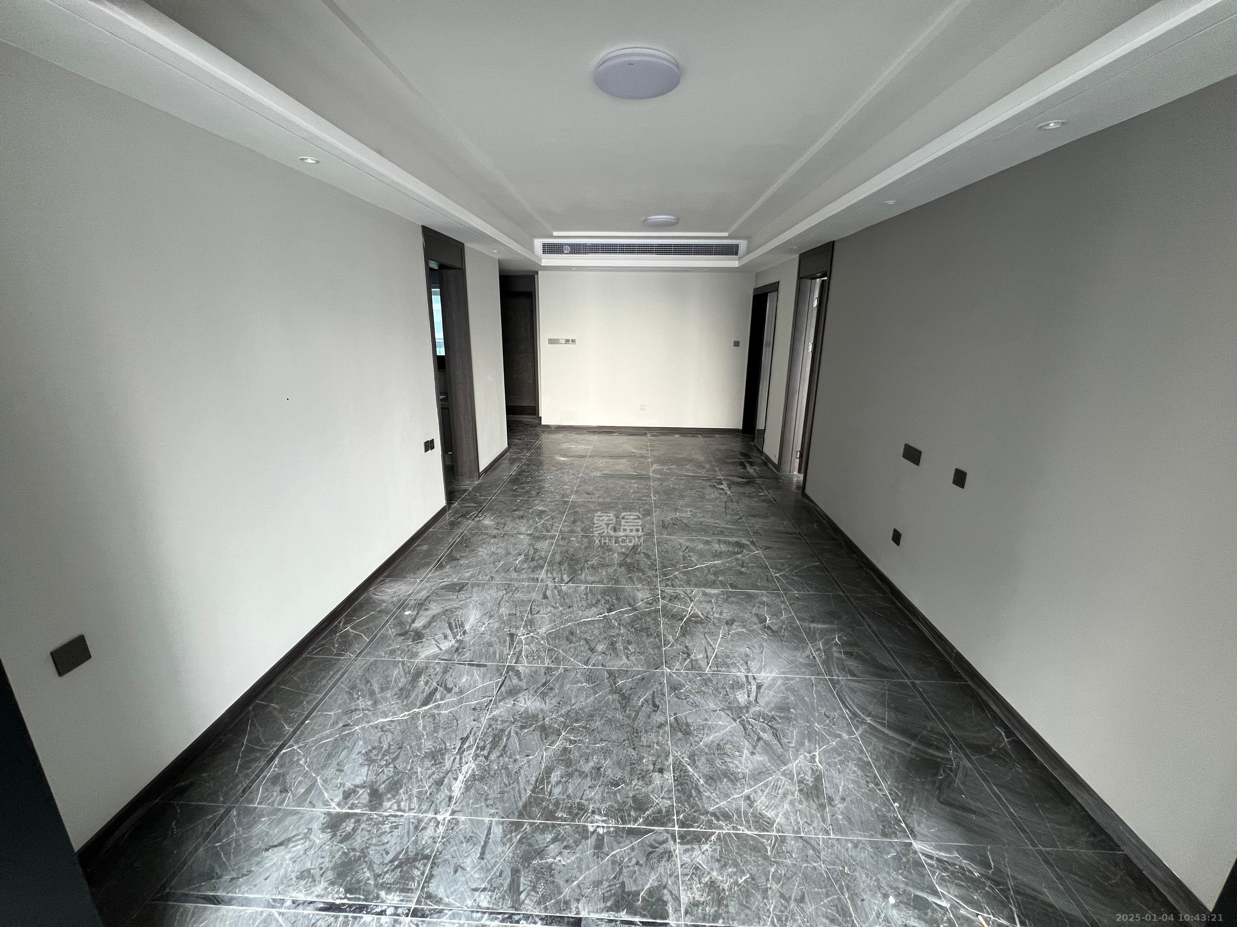 绿地麓云国际一期 3室2厅2卫 4500.0元/月 绿地麓云国际一期 3室2厅2卫 4500.0元/月室内图