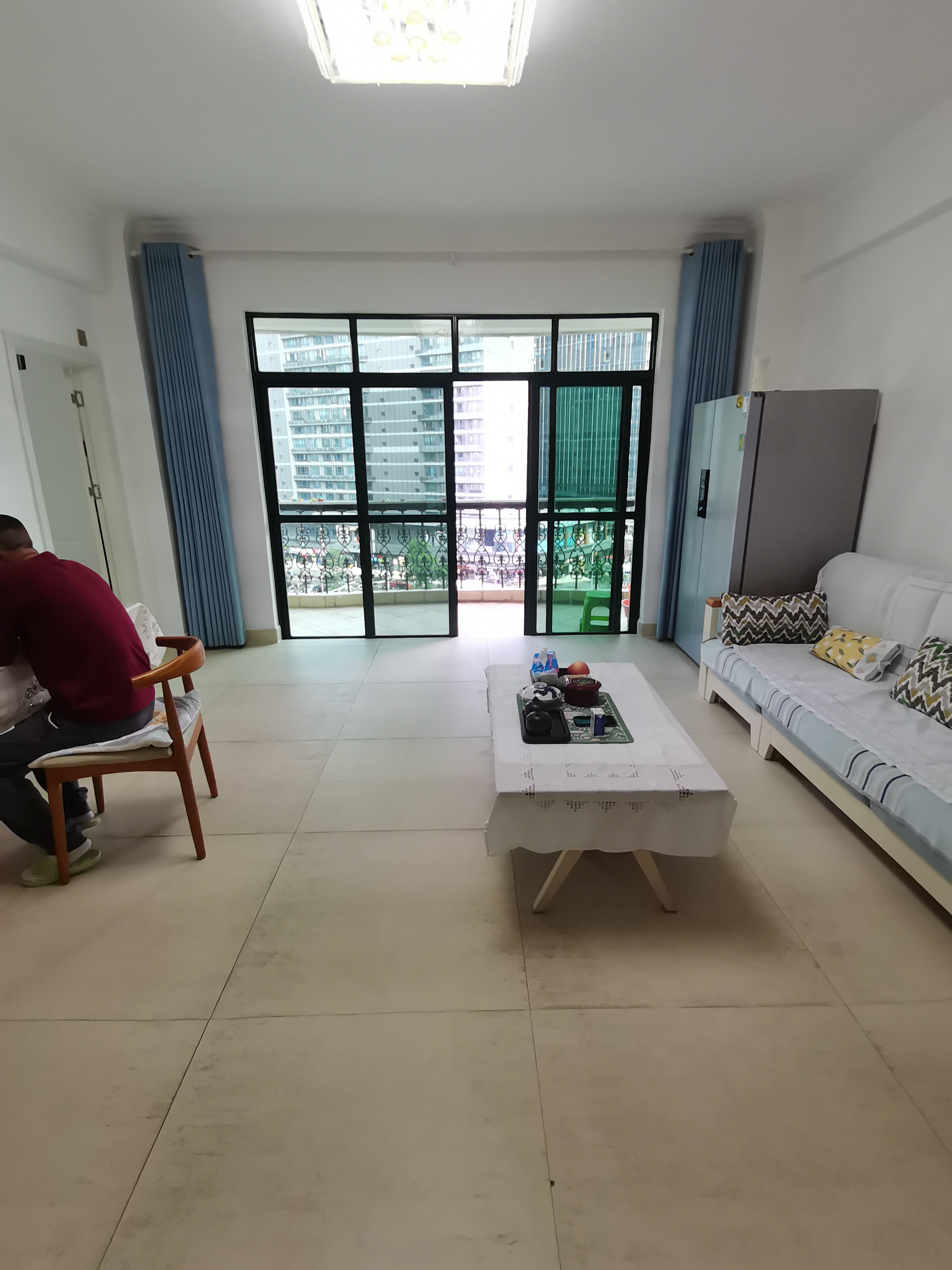 亚洲豪苑北区 2室2厅1卫 125.0万 亚洲豪苑北区 2室2厅1卫 125.0万客厅