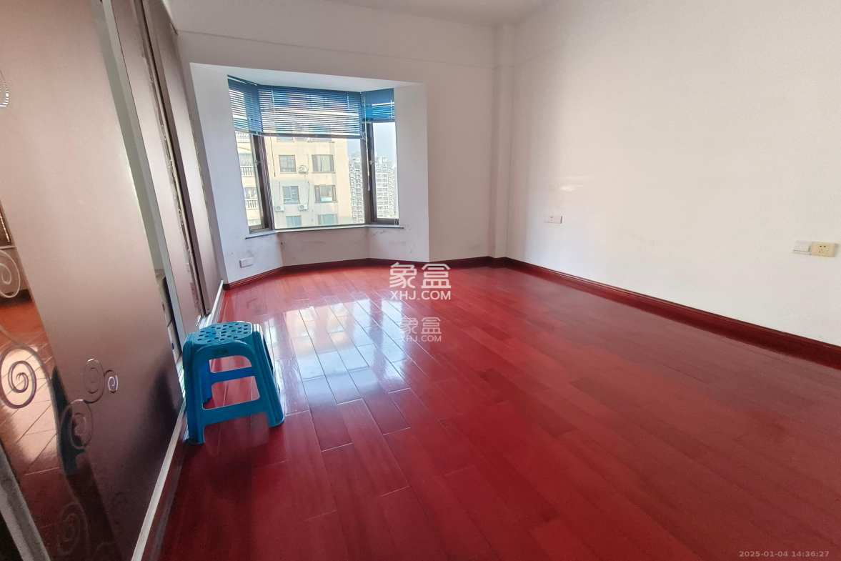 巴黎香榭  4室2厅2卫    4500.0元/月 巴黎香榭  4室2厅2卫    4500.0元/月室内图