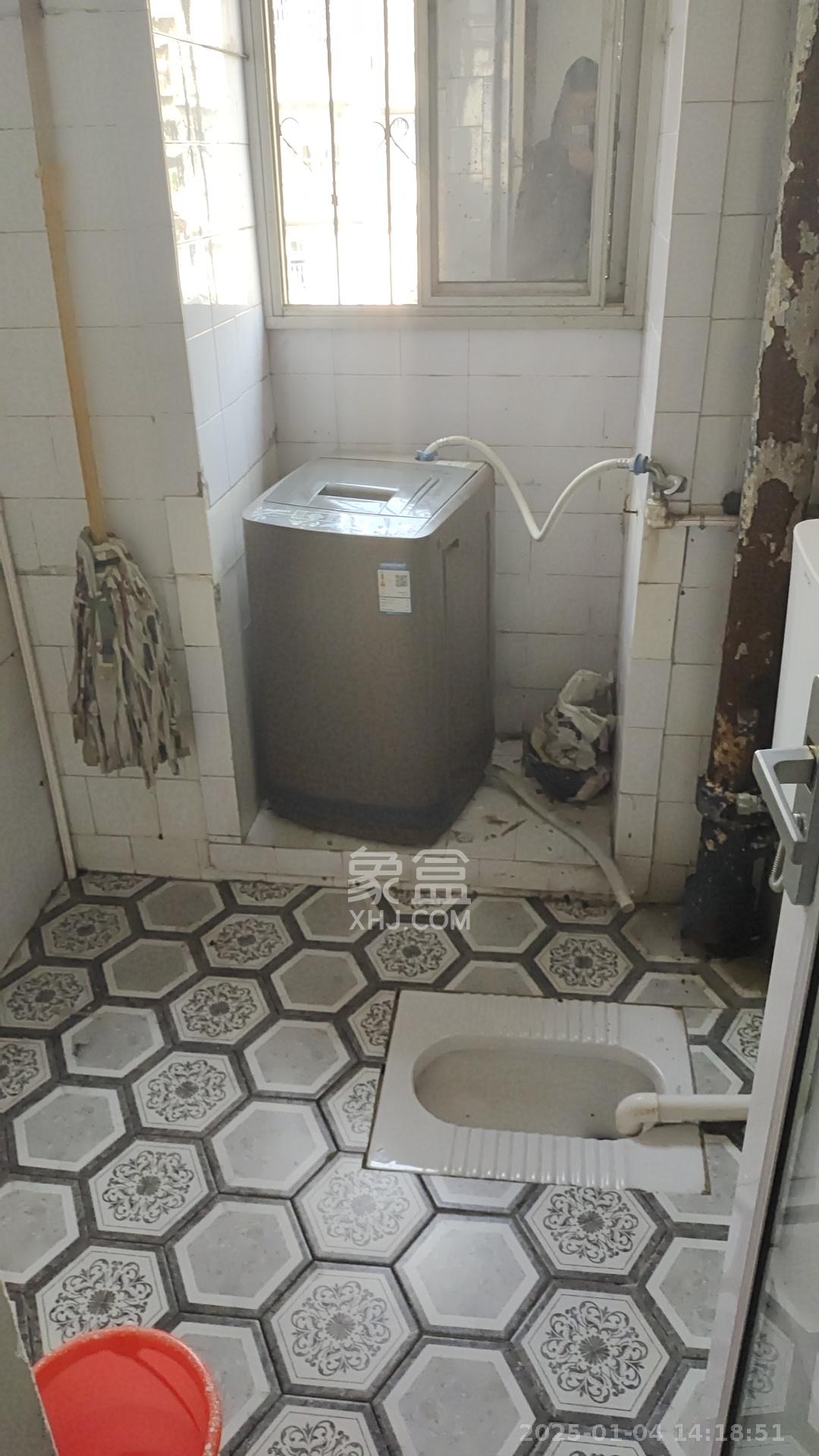 红旗综合安置楼  1室1厅1卫    1600.0元/月 红旗综合安置楼  1室1厅1卫    1600.0元/月室内图