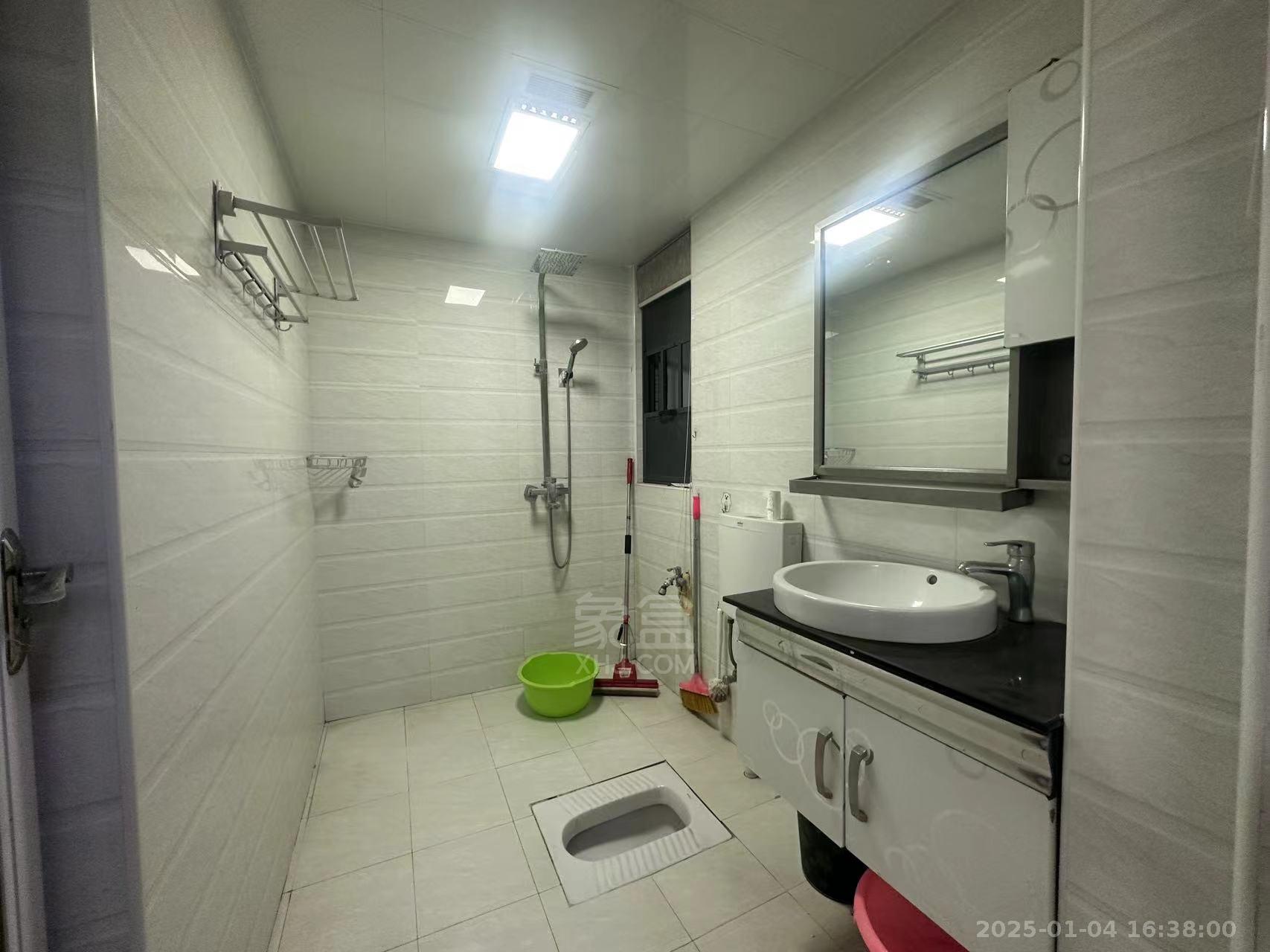 泰山公馆 2室2厅1卫 1600.0元/月 泰山公馆 2室2厅1卫 1600.0元/月室内图