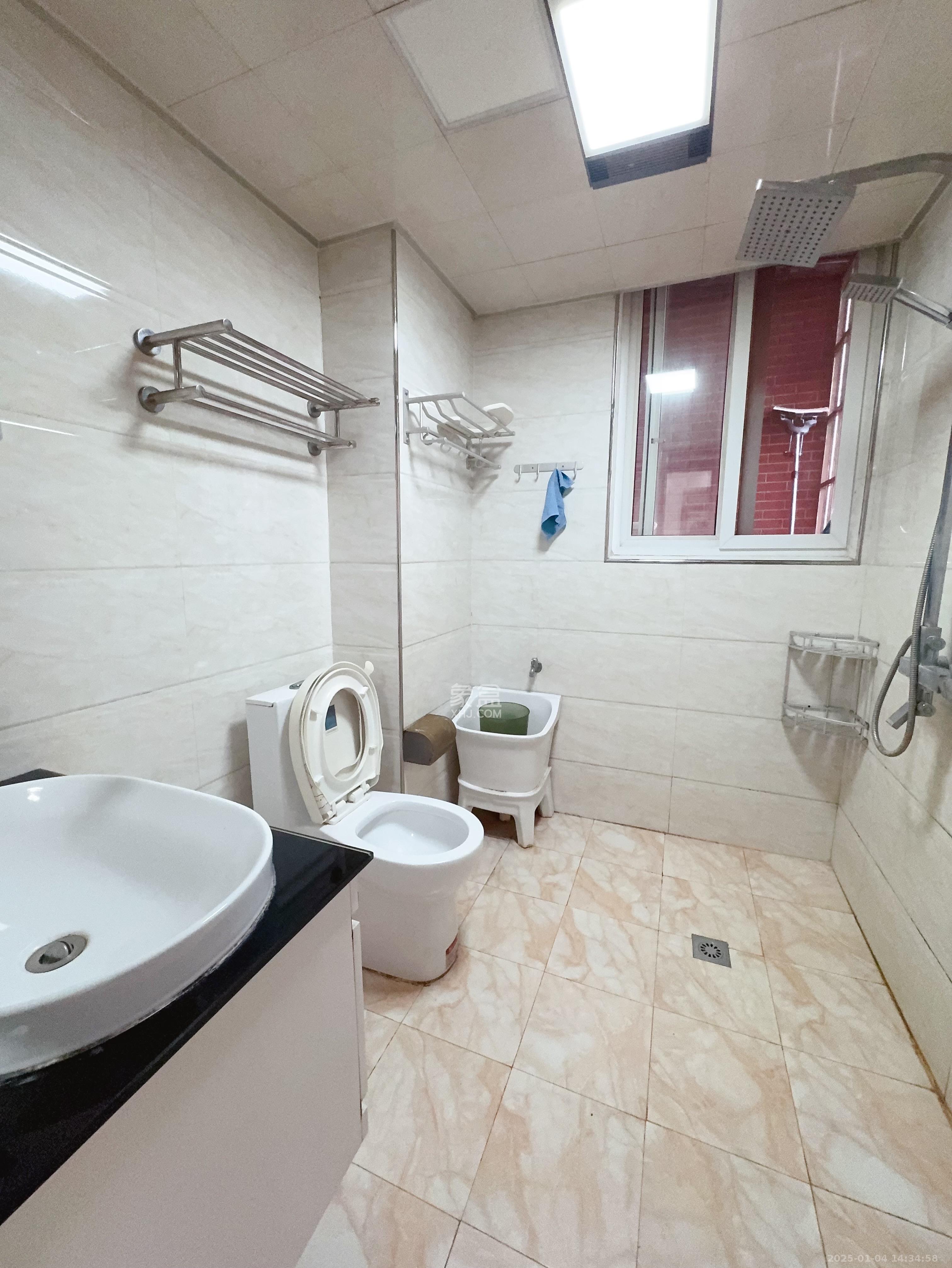 山水英伦  3室2厅2卫    2500.0元/月 山水英伦  3室2厅2卫    2500.0元/月室内图