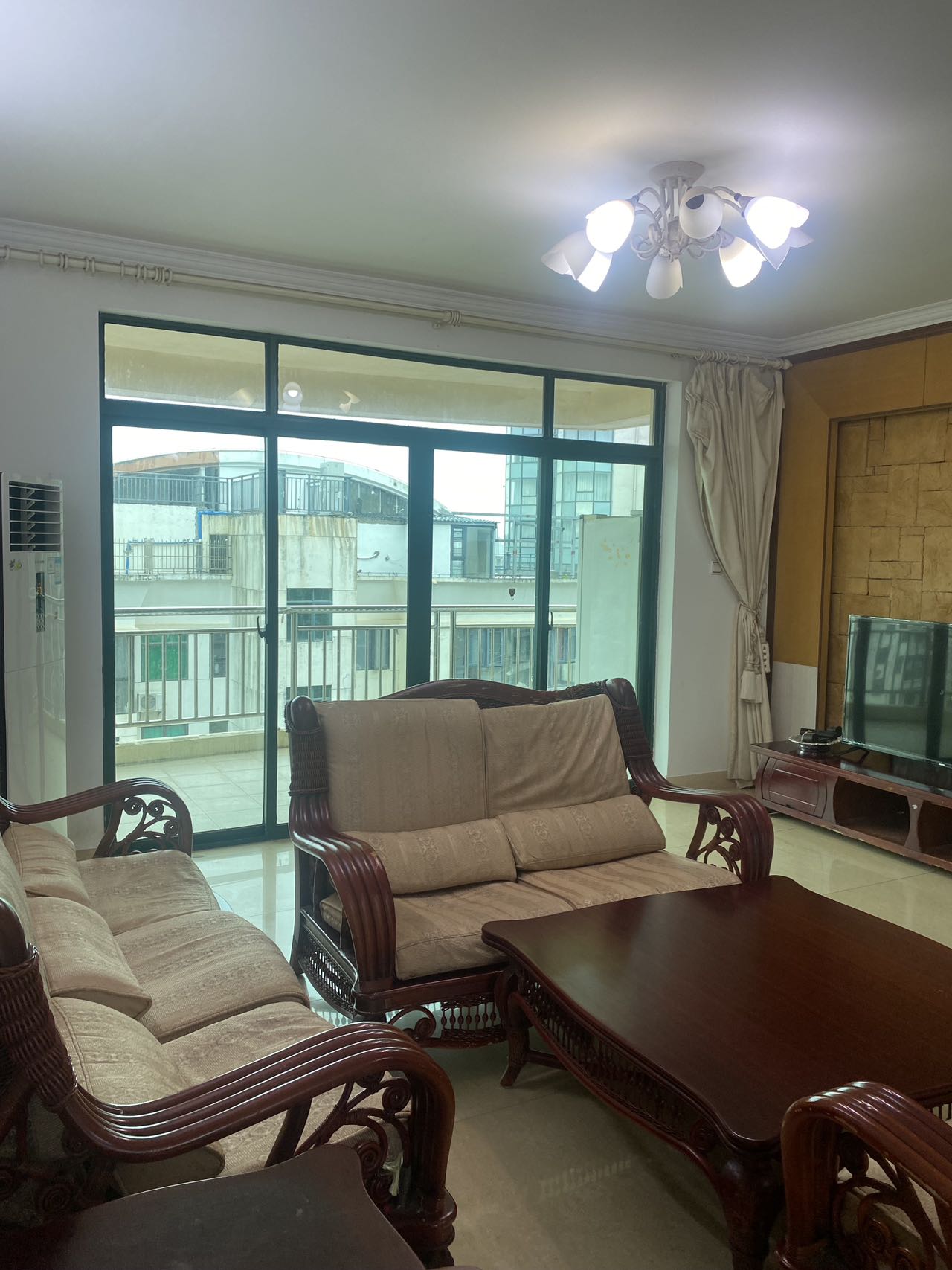 一品水苑 4室2厅2卫 288.0万 一品水苑 4室2厅2卫 288.0万室内图