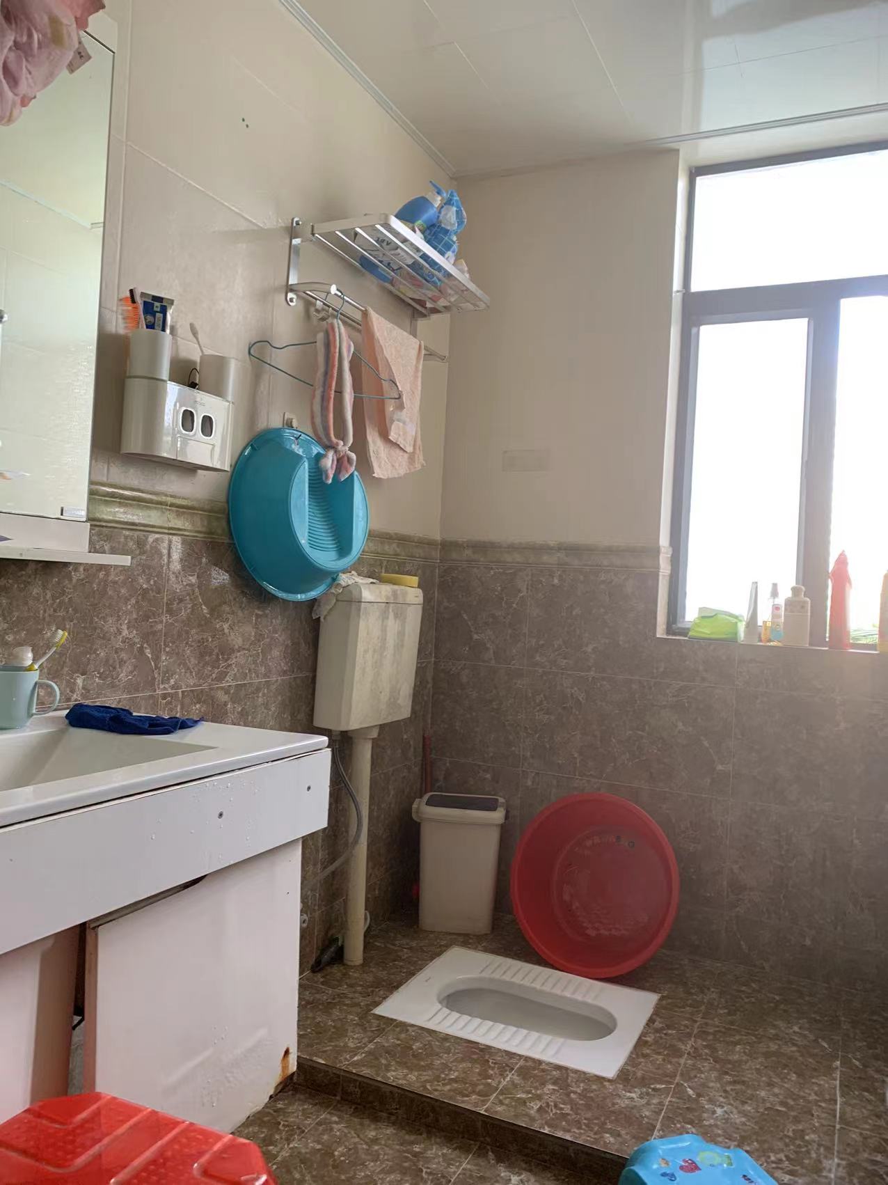 瀛寰名仕苑  2室2厅1卫    141.0万 瀛寰名仕苑  2室2厅1卫    141.0万