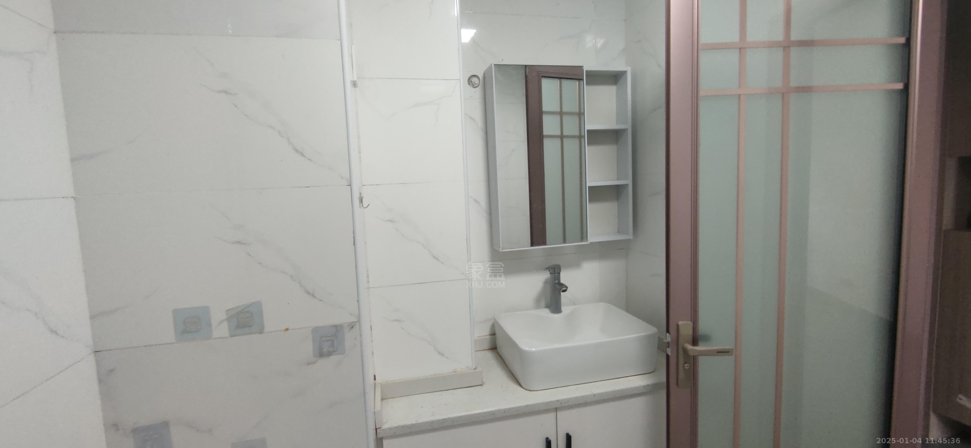 东城商业广场(东成) 1室1厅1卫 1300.0元/月 东城商业广场(东成) 1室1厅1卫 1300.0元/月室内图