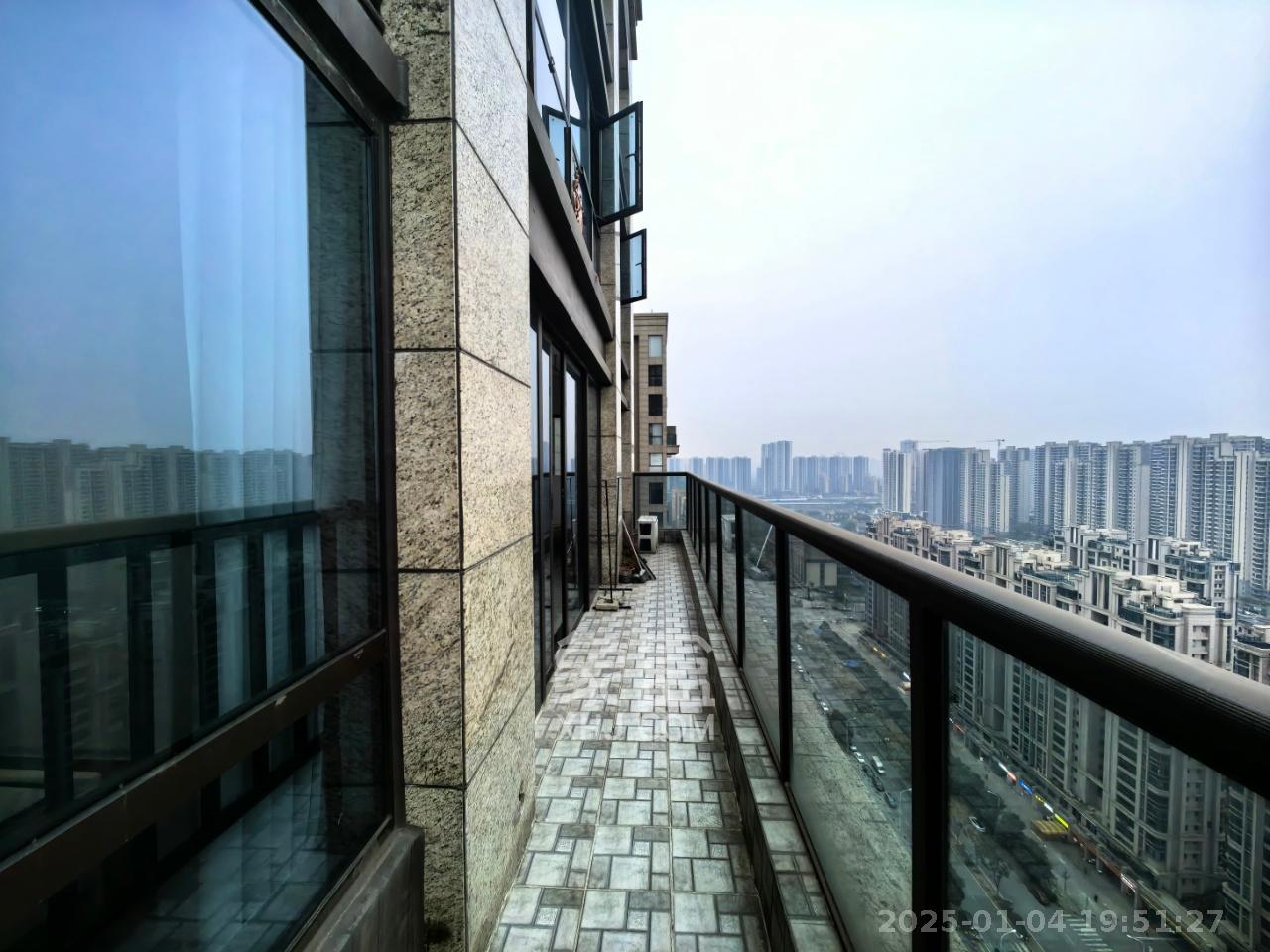 明昇壹城（明昇时代广场）二期  3室2厅2卫   2900.00元/月室内图