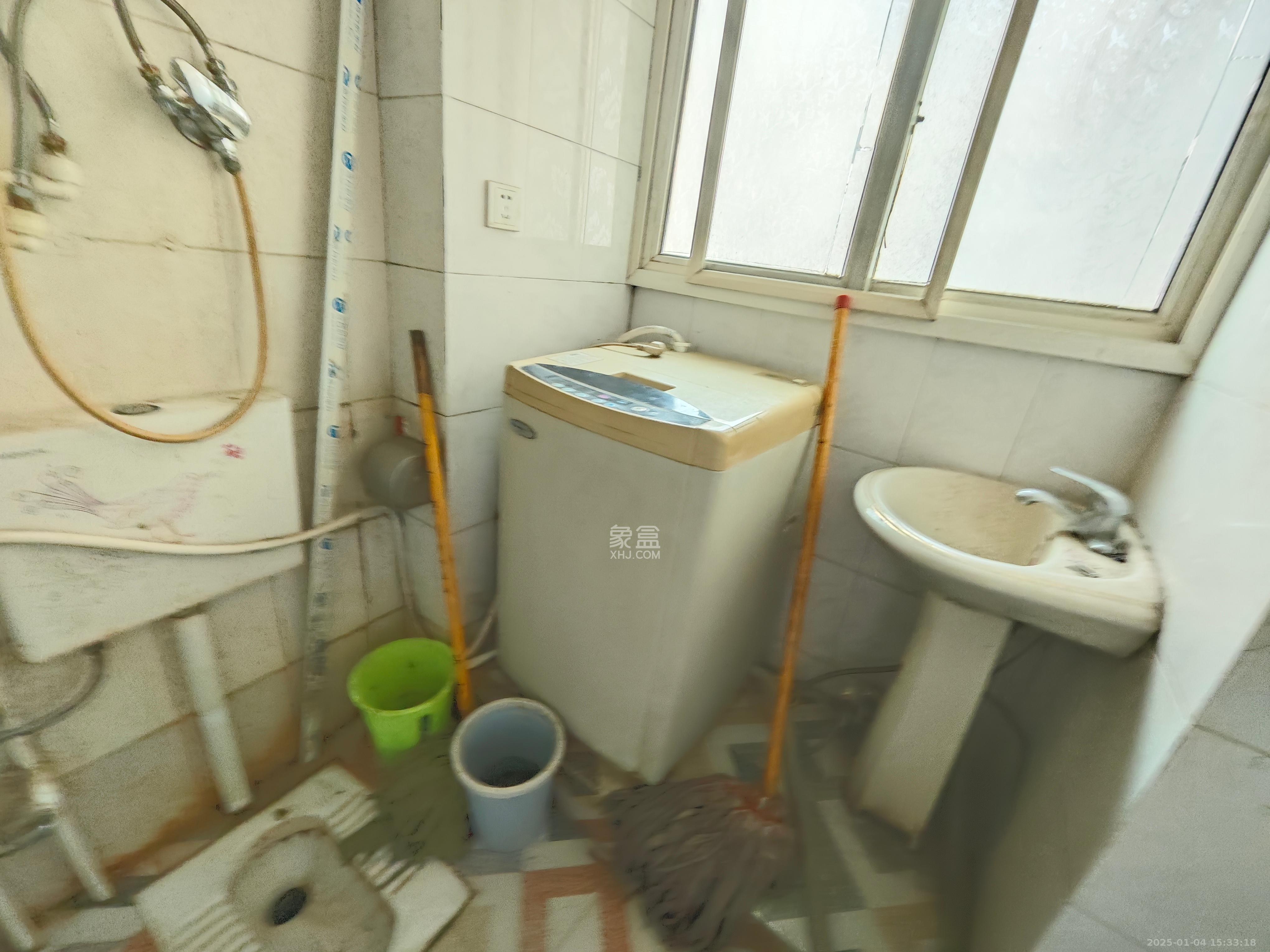 留芳岭社区 3室1厅1卫 2000.0元/月 留芳岭社区 3室1厅1卫 2000.0元/月室内图