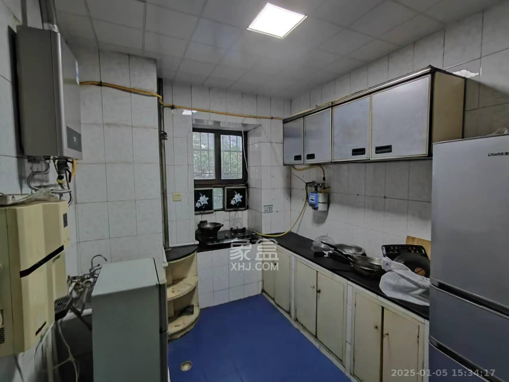 新富城 3室2厅1卫 2500.0元/月 新富城 3室2厅1卫 2500.0元/月室内图