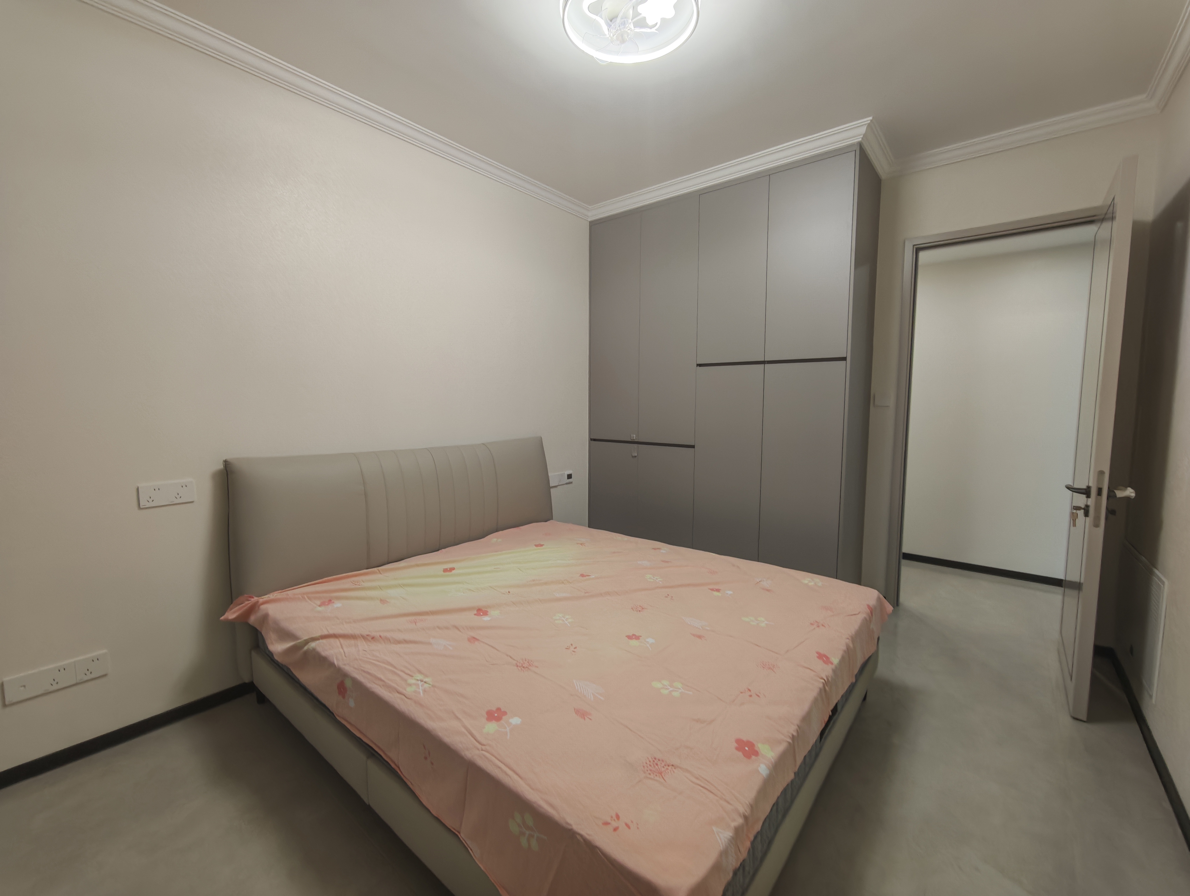 吉大汉学仕府 5室2厅2卫 160.0万 吉大汉学仕府 5室2厅2卫 160.0万客厅