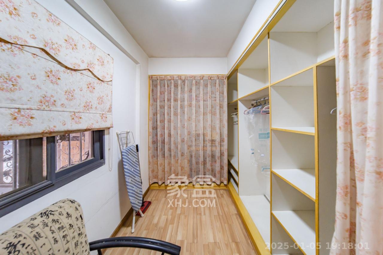 阳光100一期、四五期 2室2厅1卫 2400.0元/月 阳光100一期、四五期 2室2厅1卫 2400.0元/月室内图