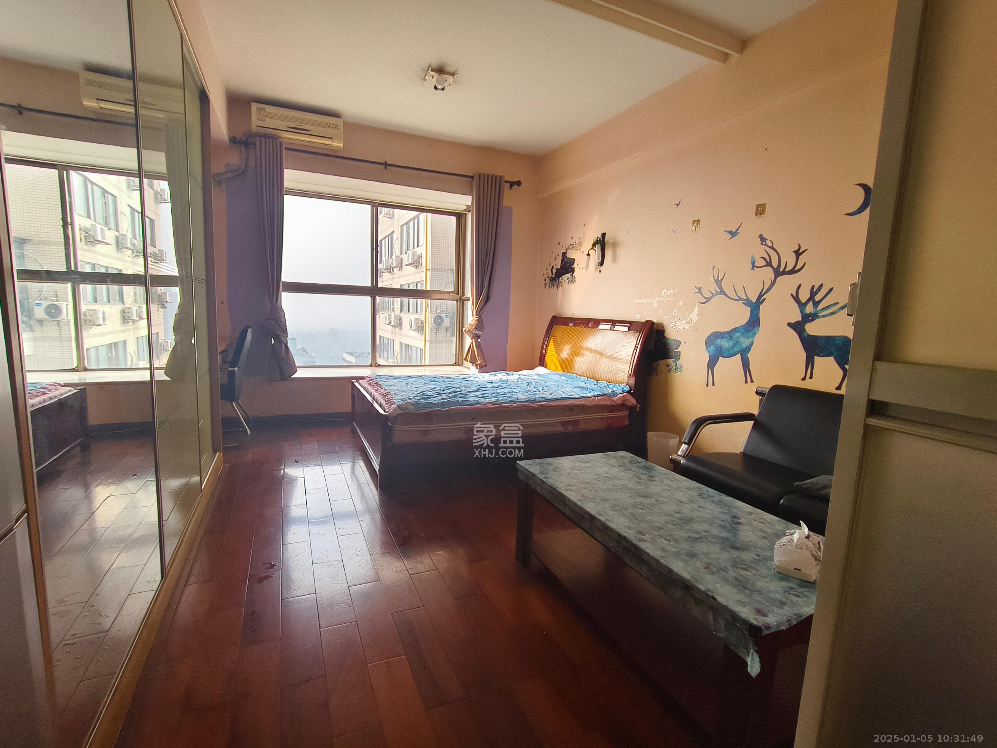 芙蓉同发  1室1厅1卫    1800.0元/月 芙蓉同发  1室1厅1卫    1800.0元/月室内图