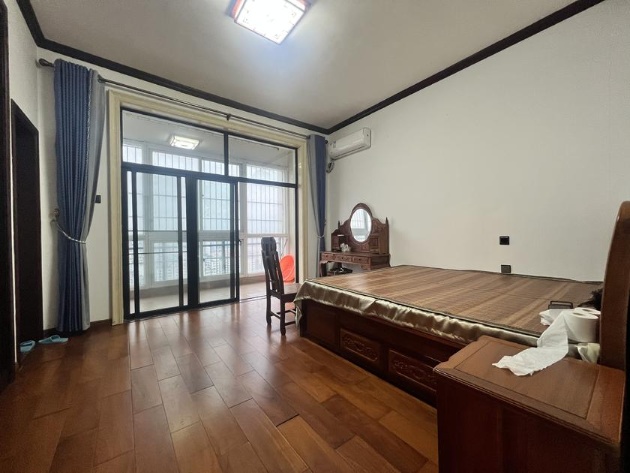 兰亭雅苑 4室2厅2卫 260.0万 兰亭雅苑 4室2厅2卫 260.0万客厅