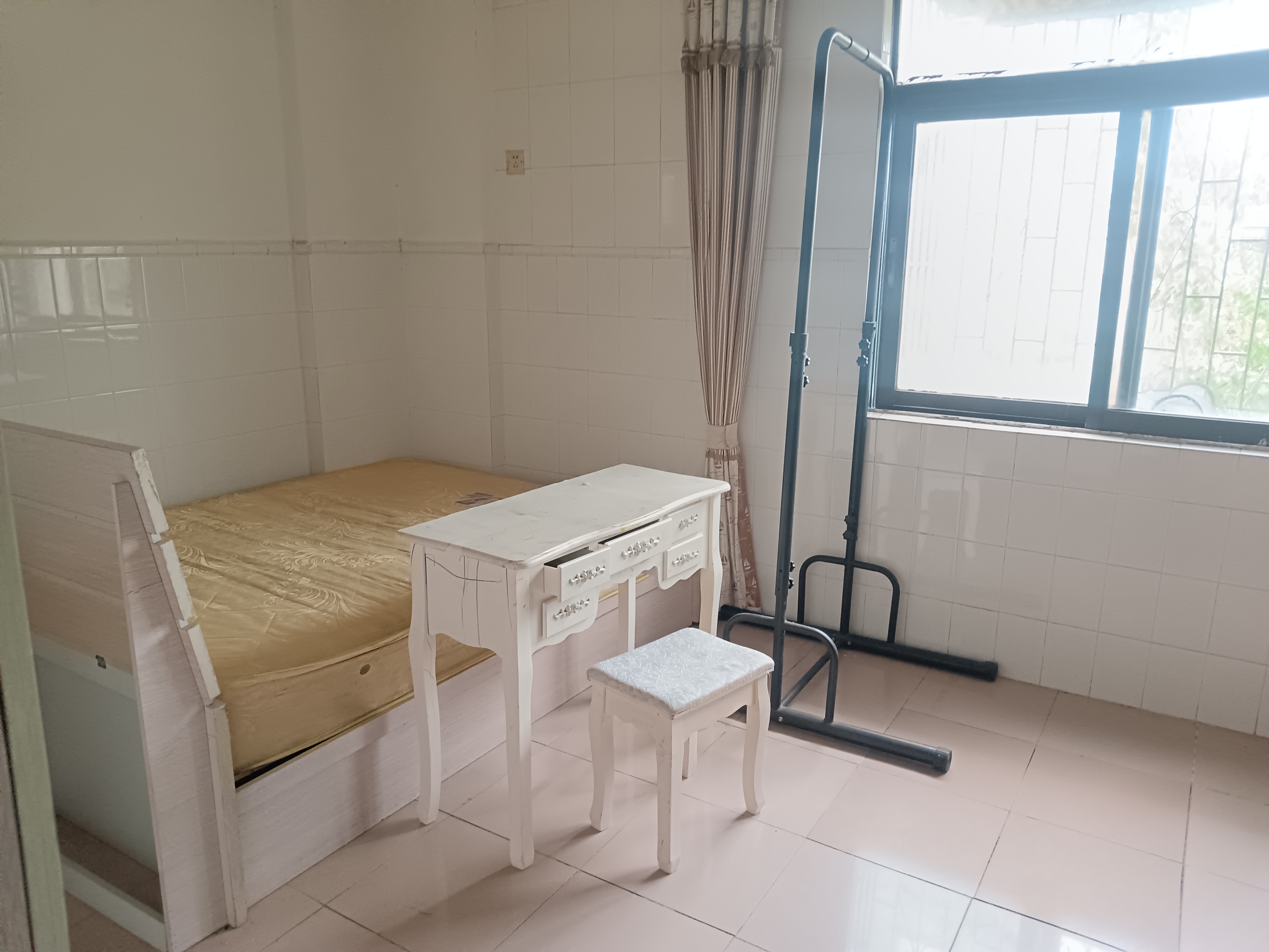 海甸小区(海运公司宿舍单位房) 3室1厅1卫 76.0万 海甸小区(海运公司宿舍单位房) 3室1厅1卫 76.0万卧室