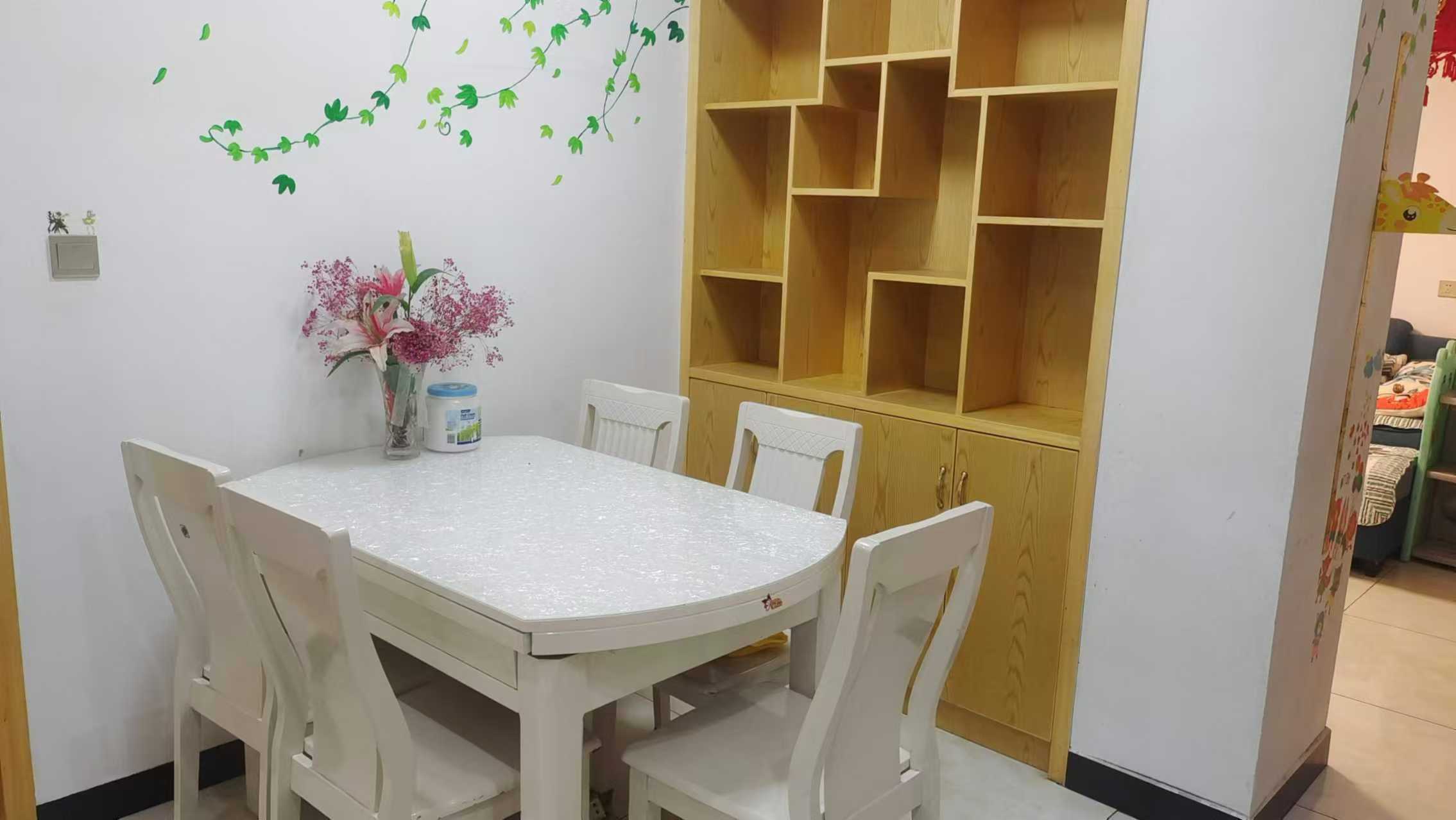 东方新城 3室2厅1卫 1200.0元/月 东方新城 3室2厅1卫 1200.0元/月室内图