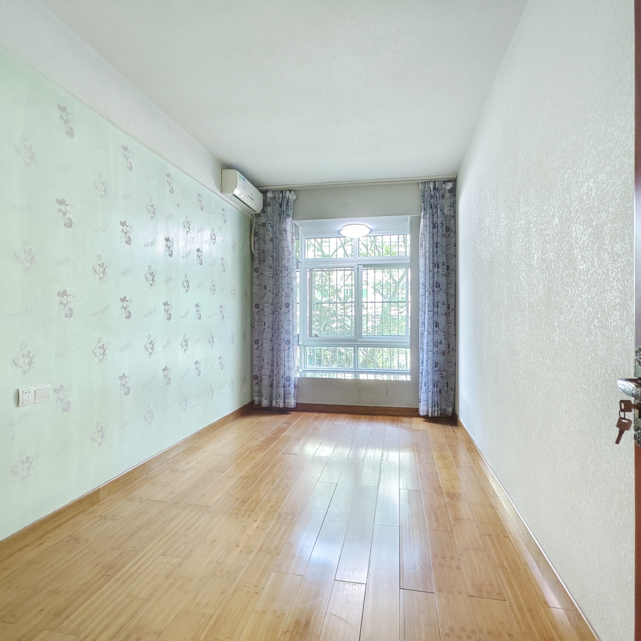 南方明珠  4室2厅2卫    197.0万 南方明珠  4室2厅2卫    197.0万室内图