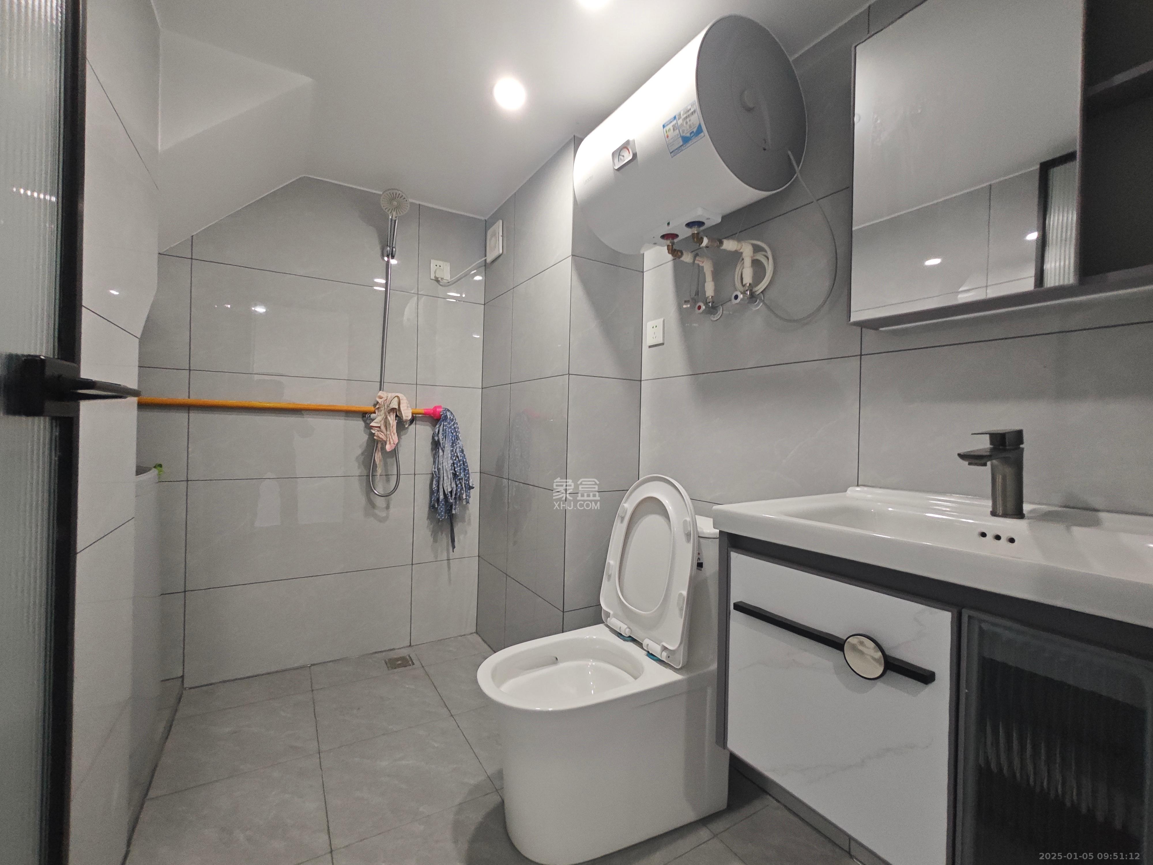 卓越中寰 2室1厅1卫 2500.0元/月 卓越中寰 2室1厅1卫 2500.0元/月室内图