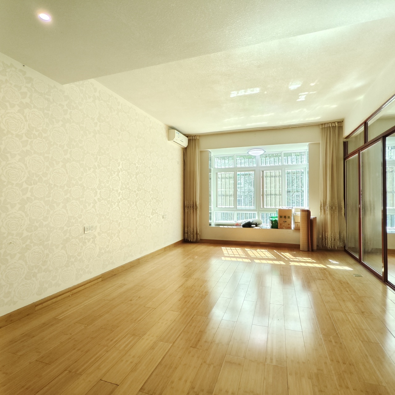 南方明珠  4室2厅2卫    197.0万 南方明珠  4室2厅2卫    197.0万室内图