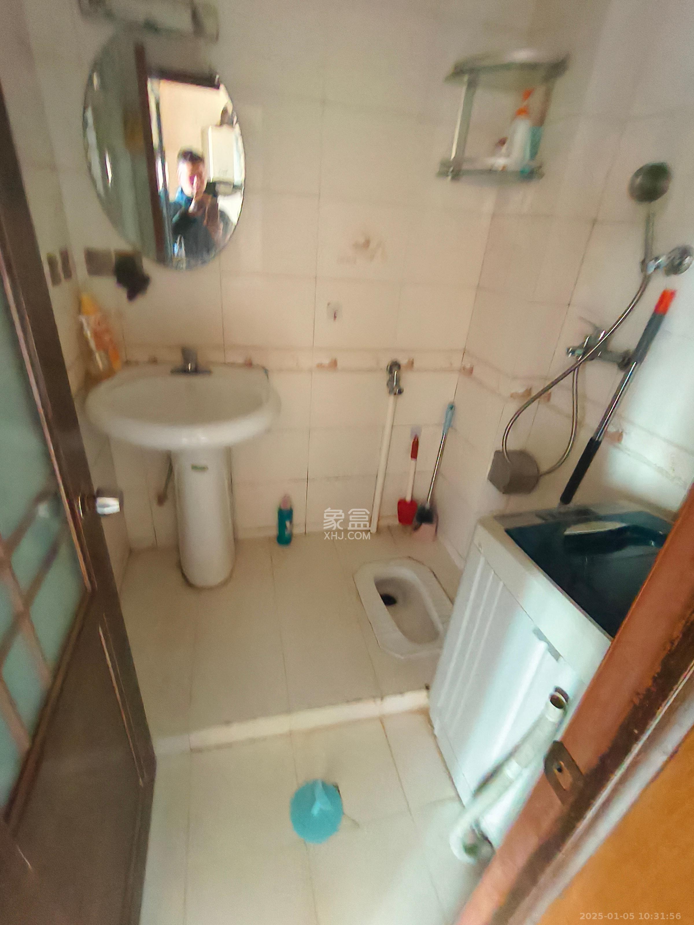 芙蓉同发  1室1厅1卫    1800.0元/月 芙蓉同发  1室1厅1卫    1800.0元/月室内图