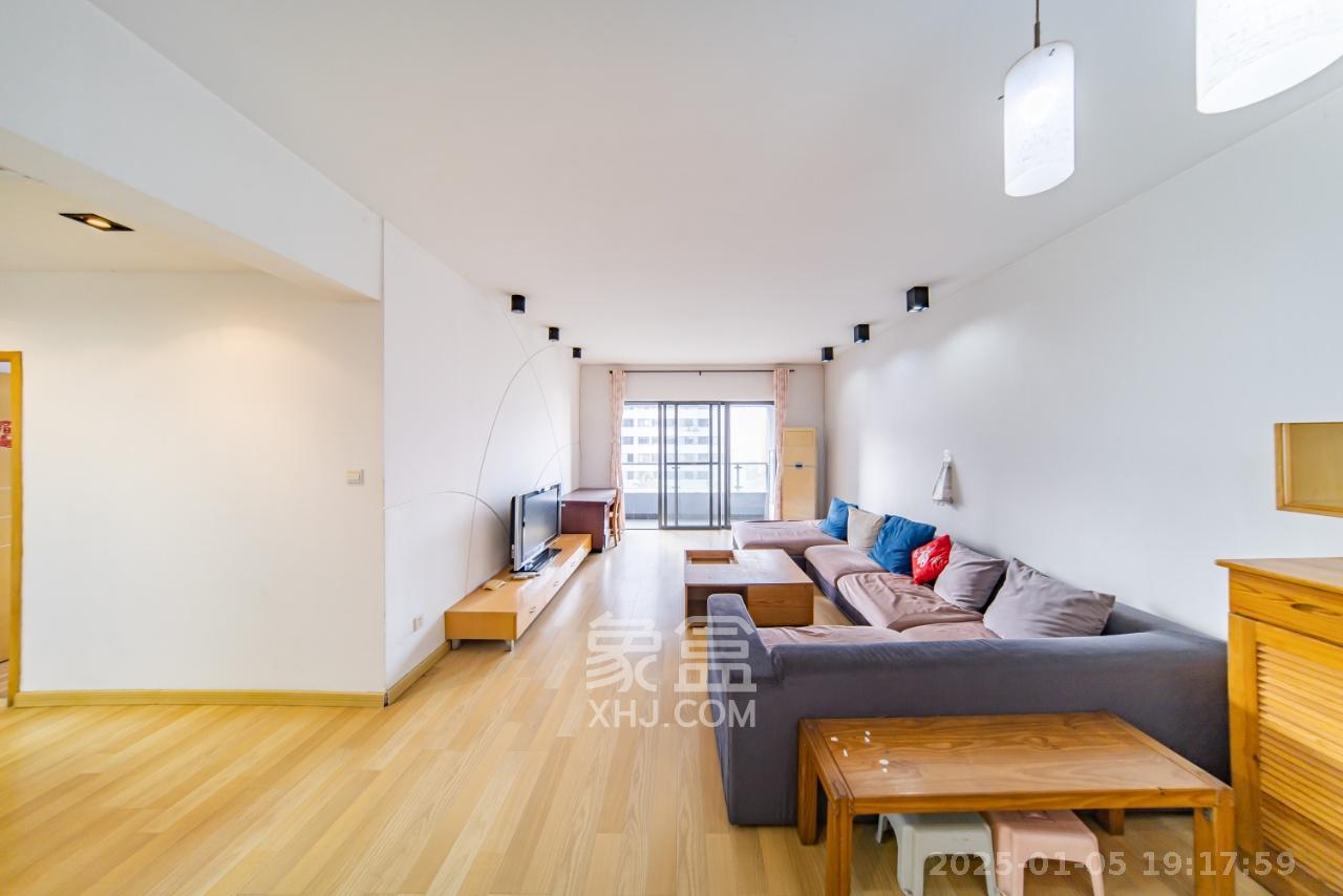 阳光100一期、四五期 2室2厅1卫 2400.0元/月 阳光100一期、四五期 2室2厅1卫 2400.0元/月室内图