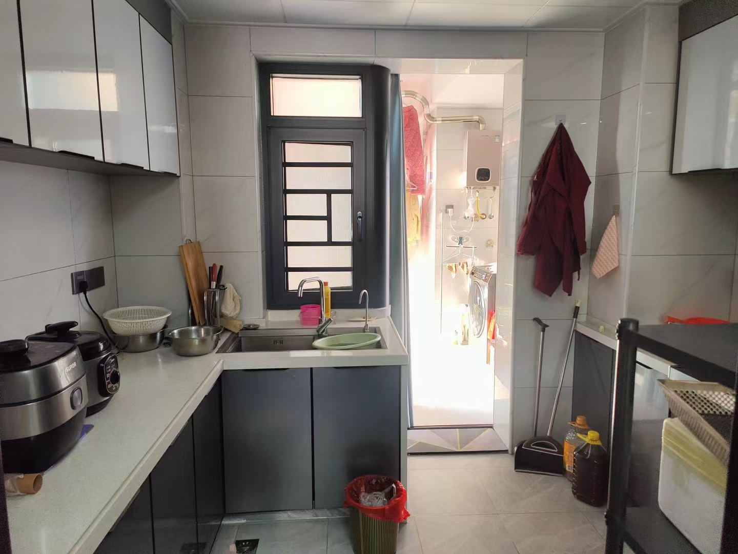 新科苑  4室2厅2卫    99.8万客厅