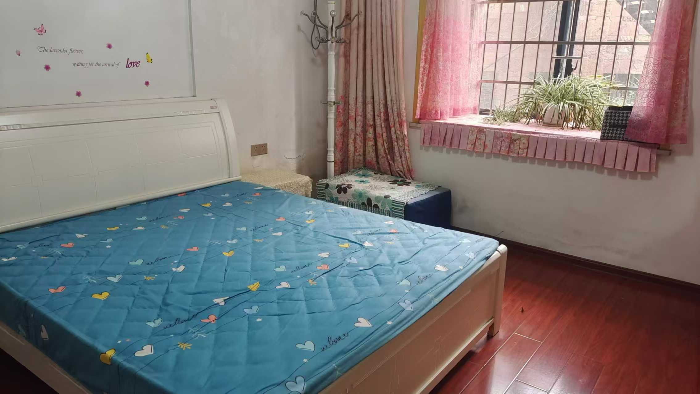 东方新城 3室2厅1卫 1200.0元/月 东方新城 3室2厅1卫 1200.0元/月室内图