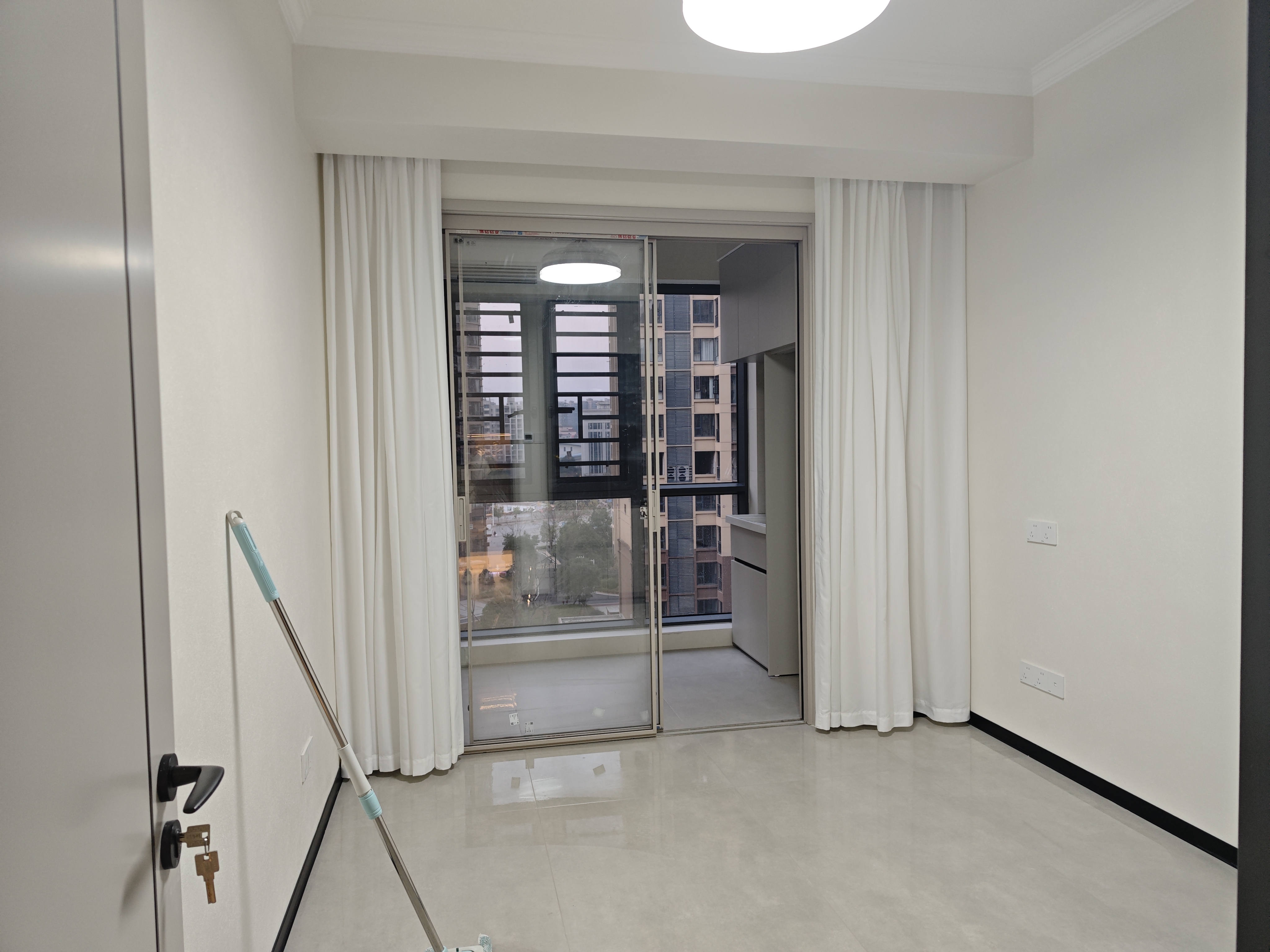 吉大汉学仕府 5室2厅2卫 160.0万 吉大汉学仕府 5室2厅2卫 160.0万客厅