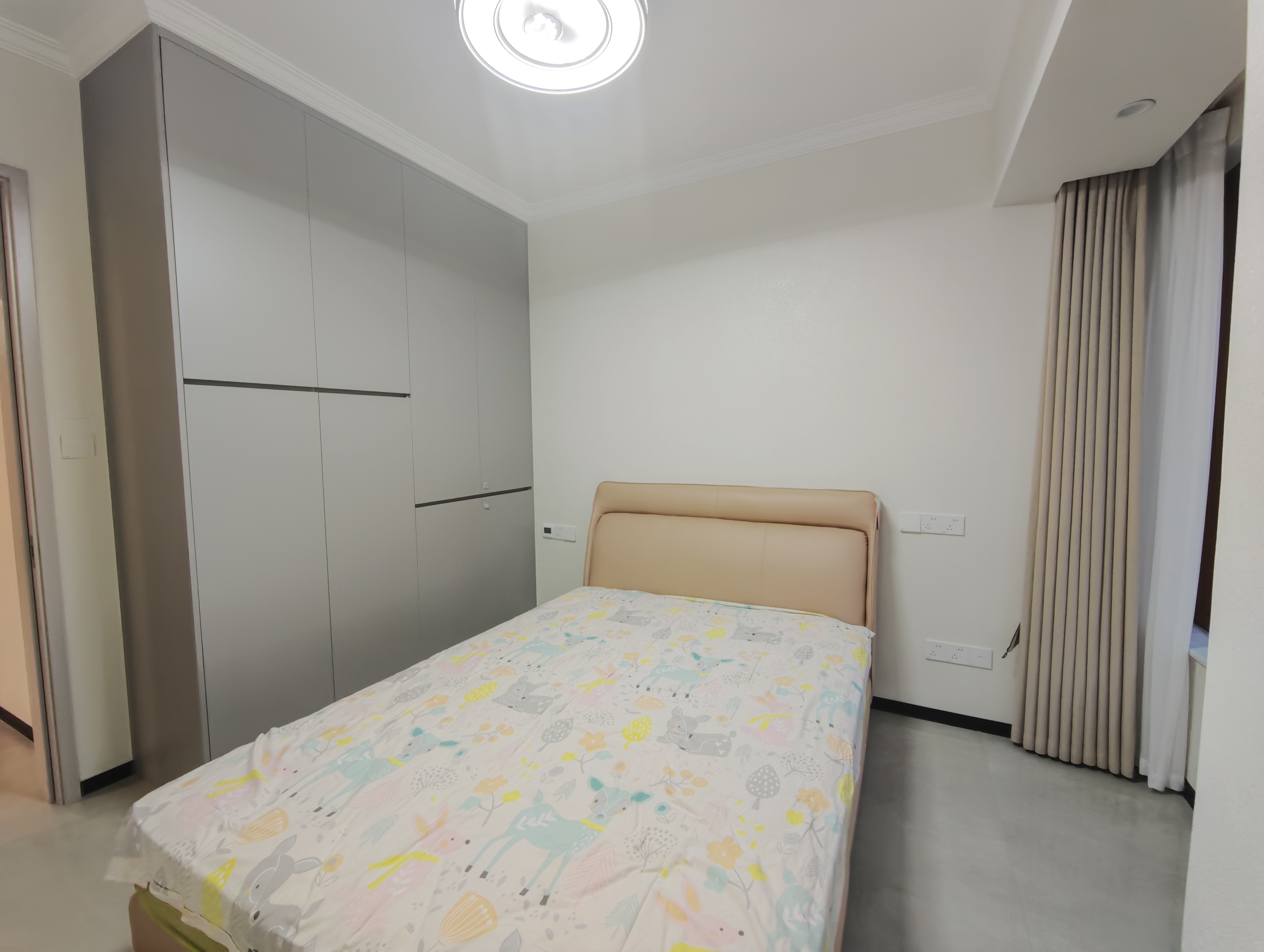 吉大汉学仕府 5室2厅2卫 160.0万 吉大汉学仕府 5室2厅2卫 160.0万客厅