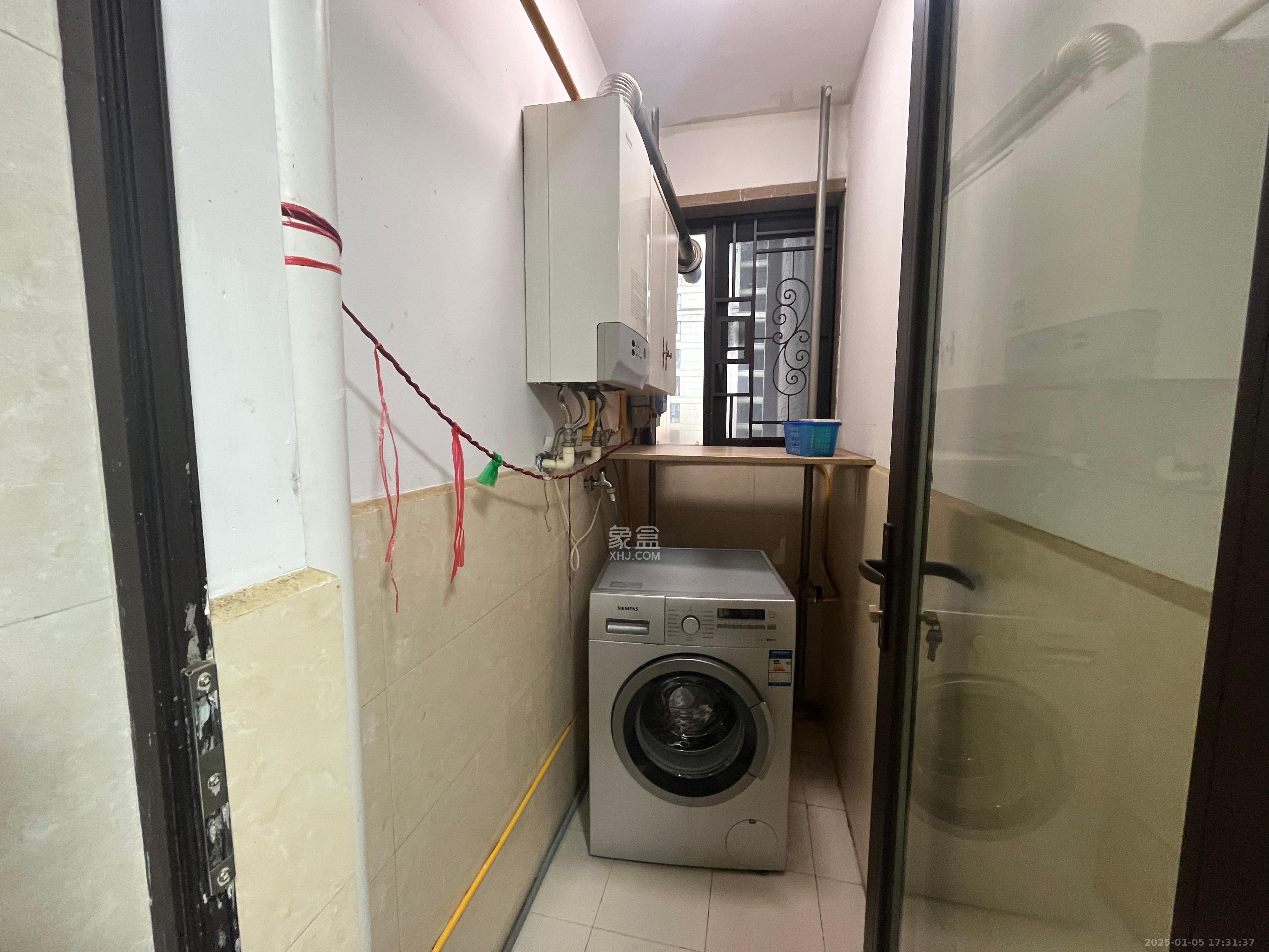 中海国际二期  3室2厅1卫    2200.0元/月 中海国际二期  3室2厅1卫    2200.0元/月室内图