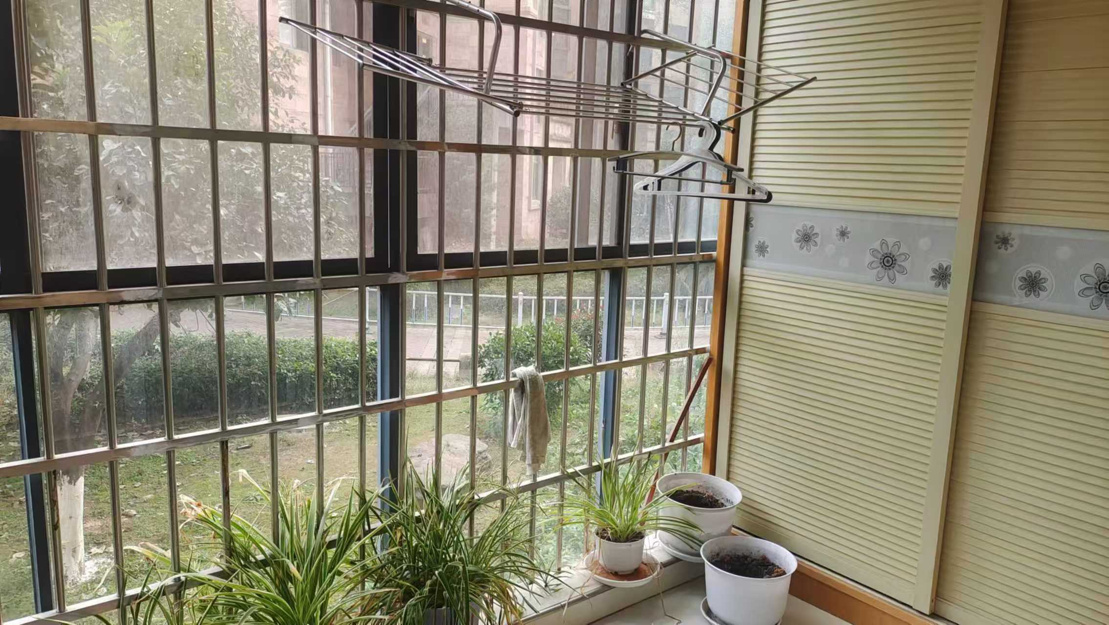 东方新城 3室2厅1卫 1200.0元/月 东方新城 3室2厅1卫 1200.0元/月室内图