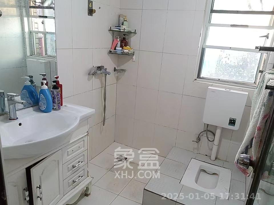 咸嘉新村嘉华苑  4室3厅2卫   3600.00元/月室内图