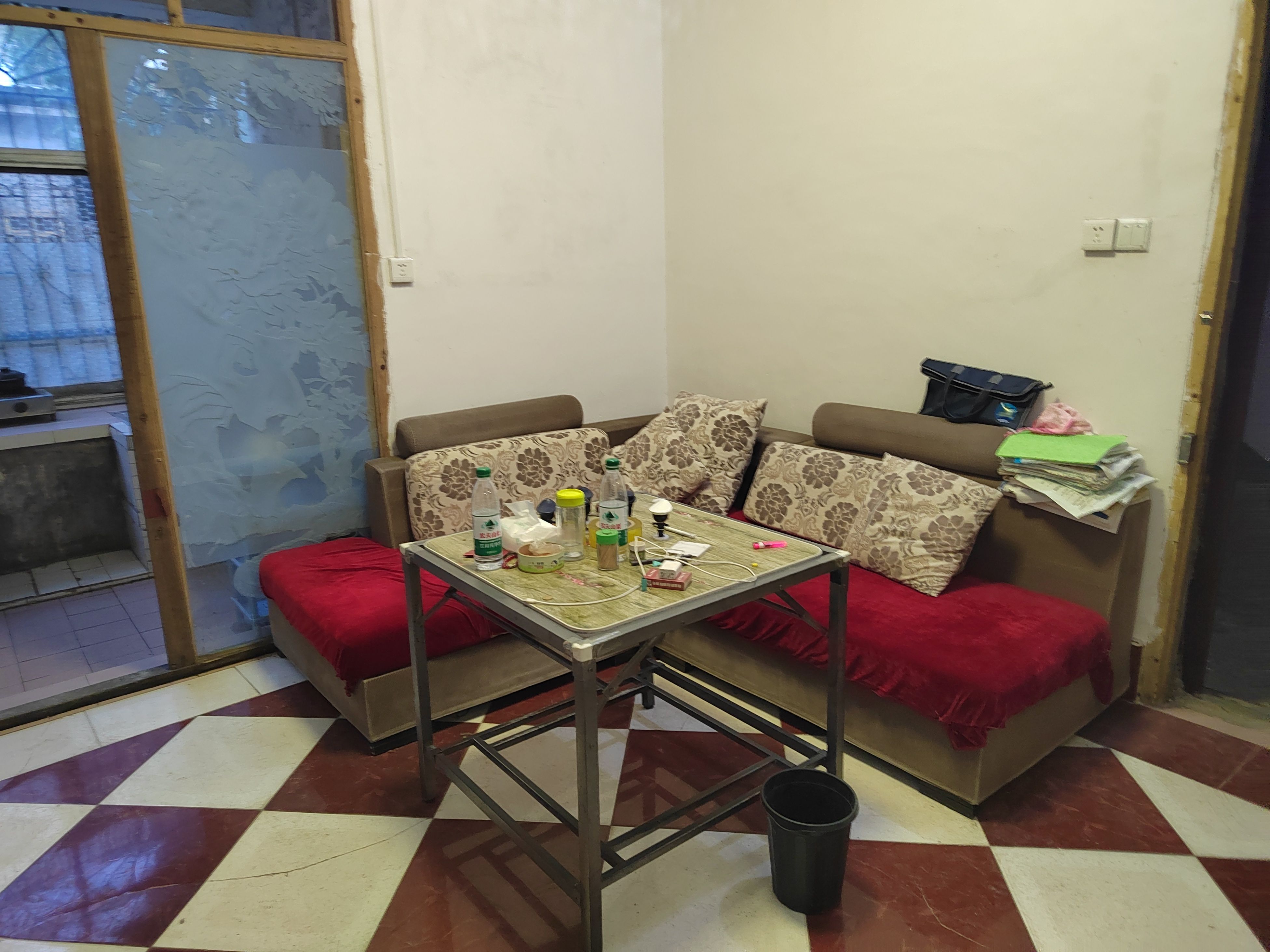 行署十单位家属房  3室1厅1卫    800.0元/月