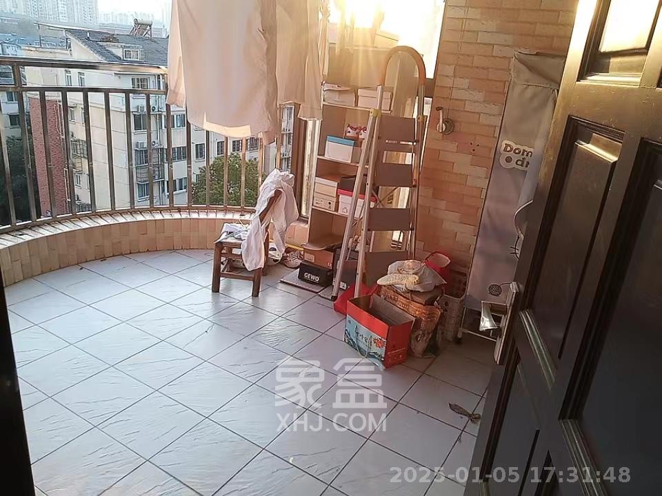 咸嘉新村嘉华苑  4室3厅2卫   3600.00元/月室内图