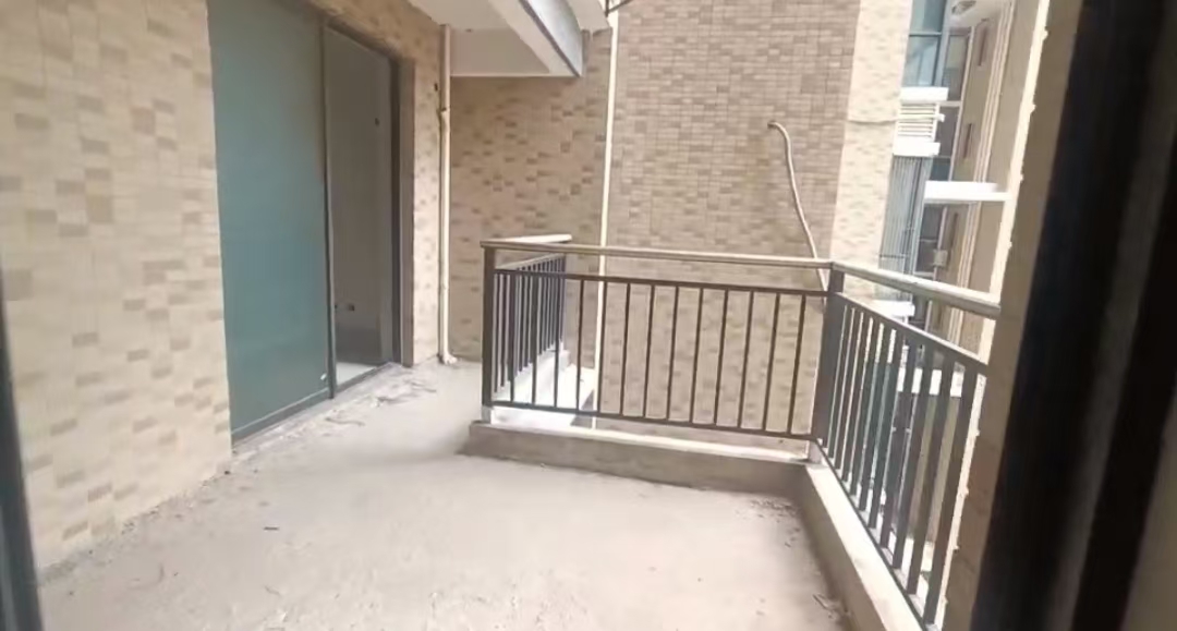 环强御景湾  3室2厅2卫    180.0万 环强御景湾  3室2厅2卫    180.0万室内图