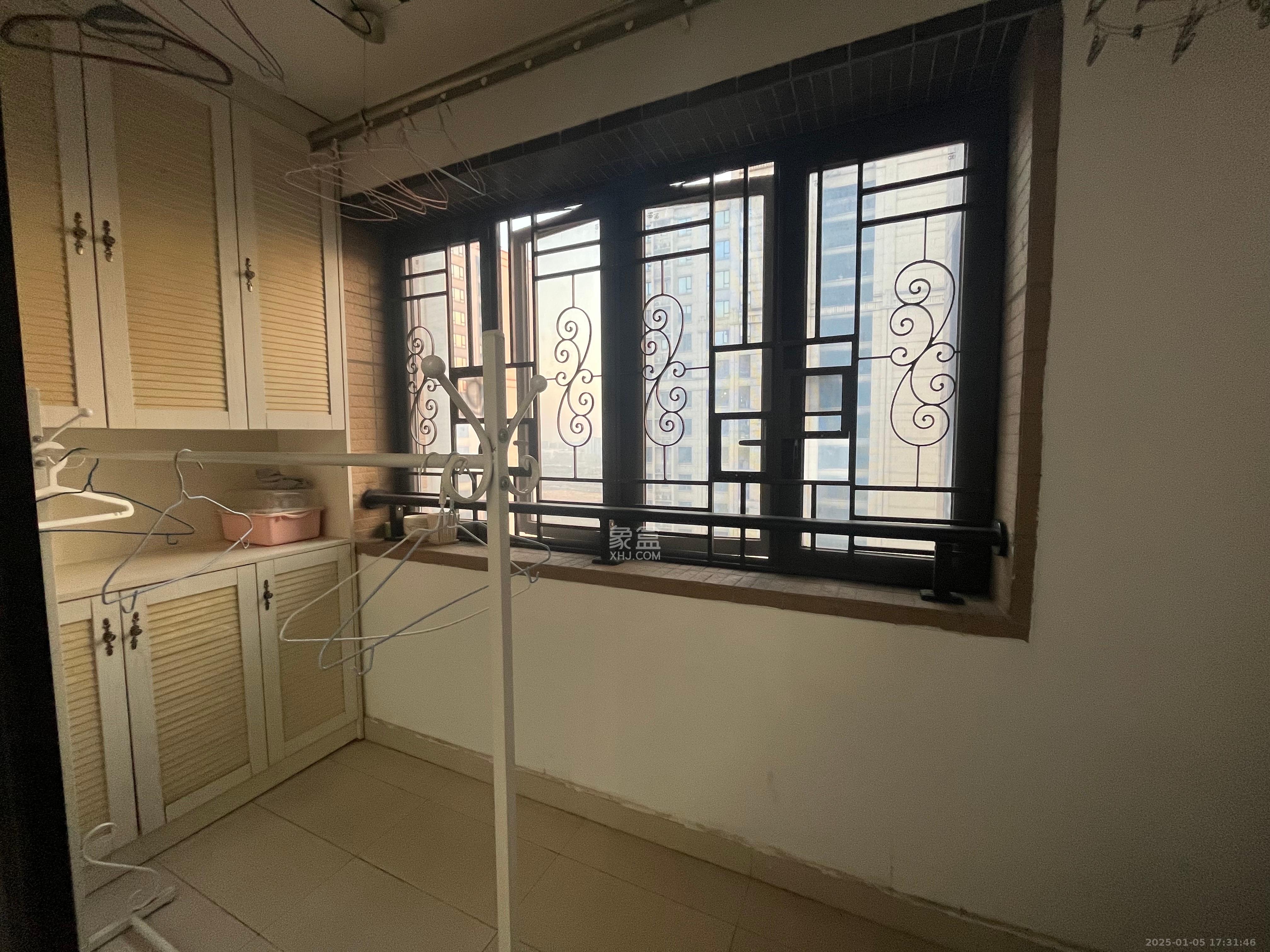 中海国际二期  3室2厅1卫    2200.0元/月 中海国际二期  3室2厅1卫    2200.0元/月室内图